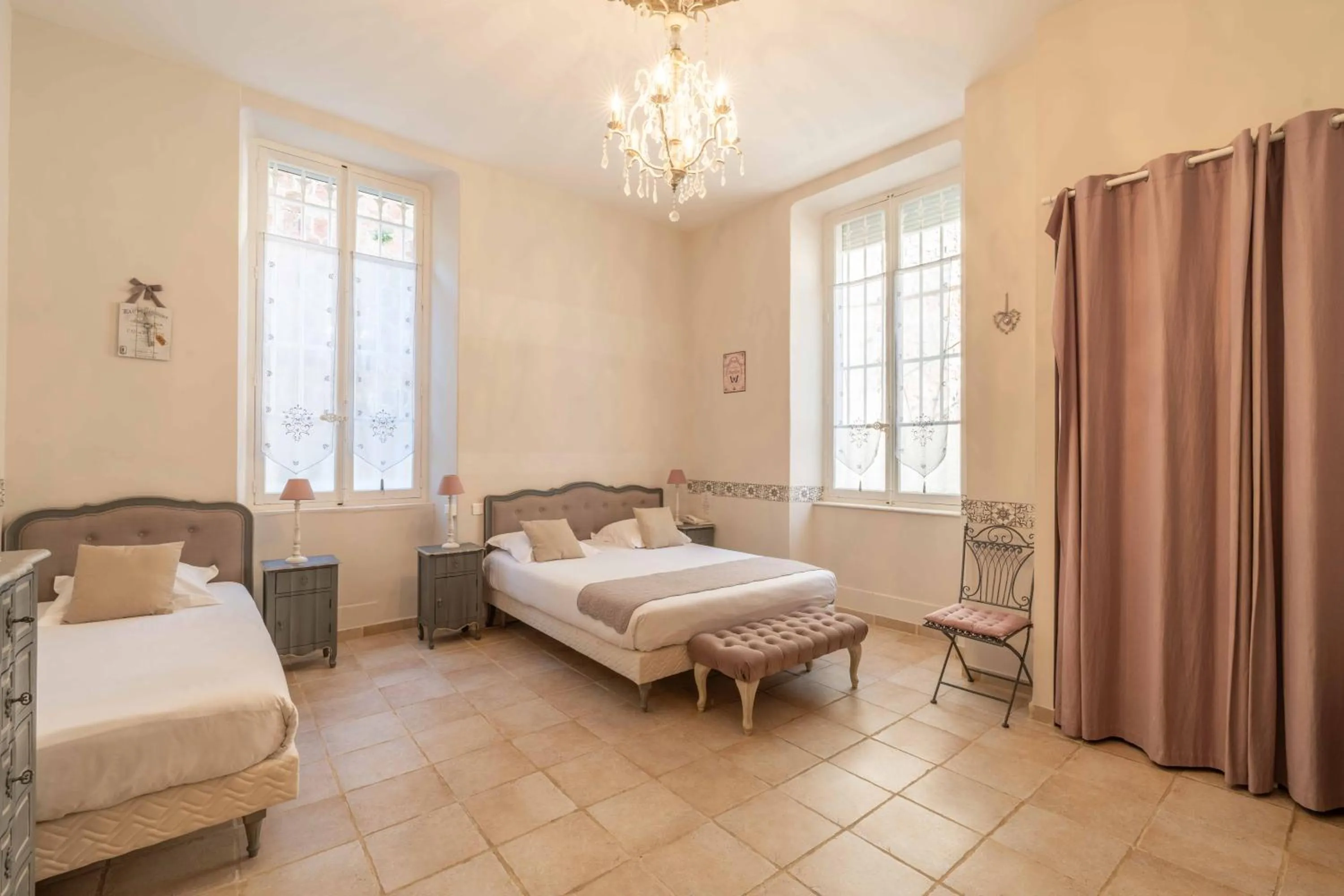 Photo of the whole room, Bed in Hôtel l'Orangeraie