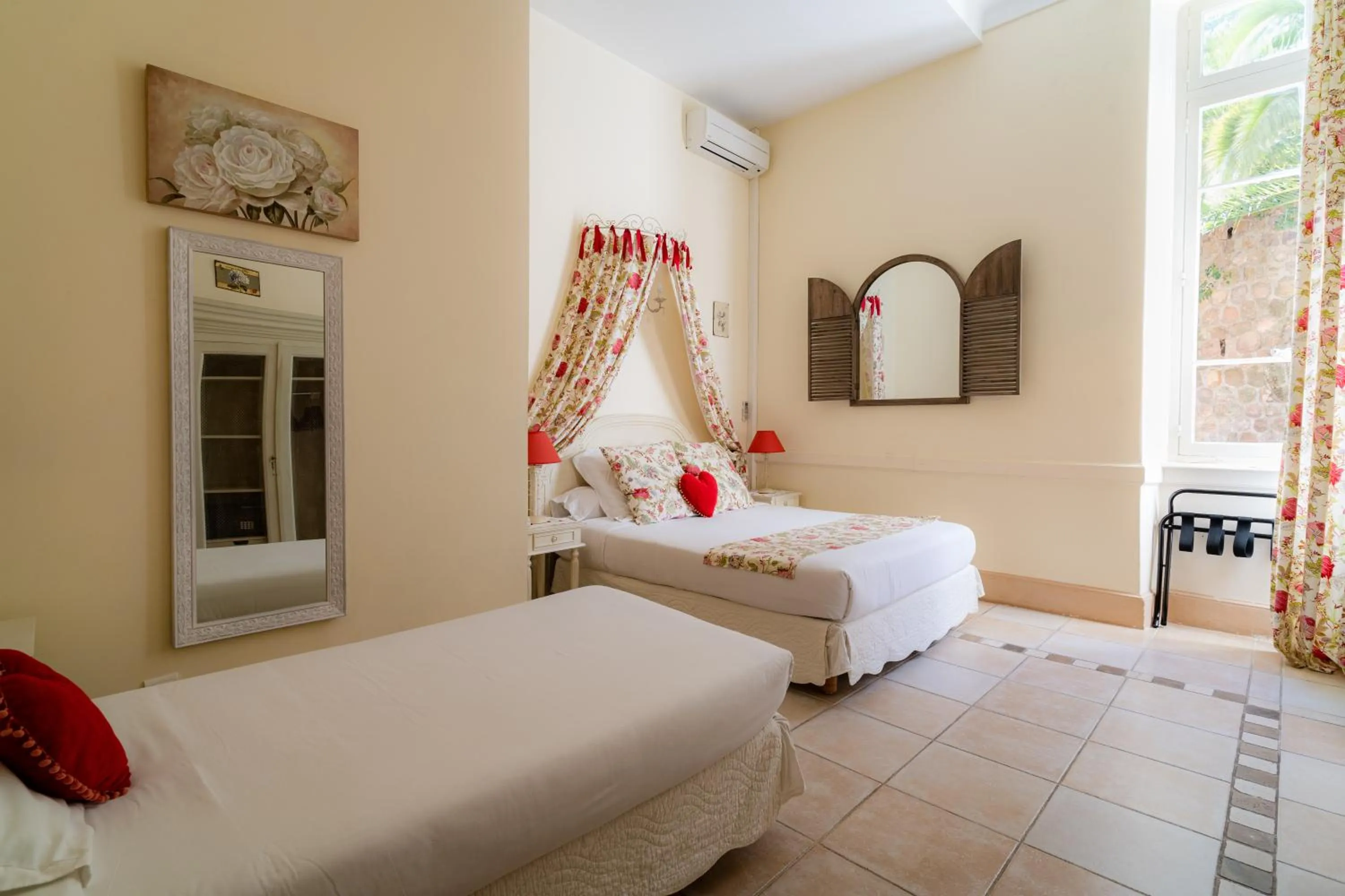 Photo of the whole room, Bed in Hôtel l'Orangeraie