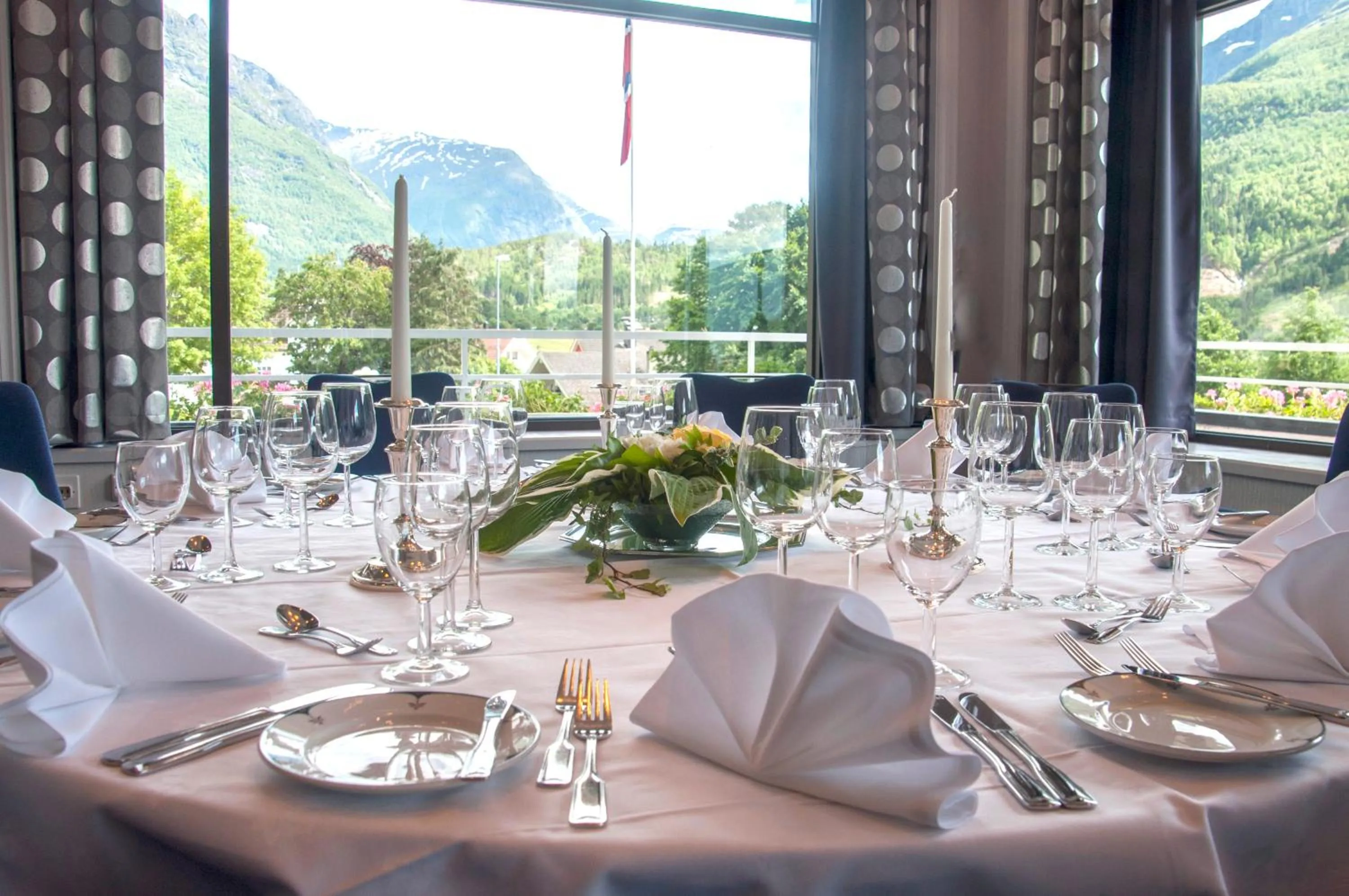 Restaurant/places to eat in Hotel Alexandra Loen