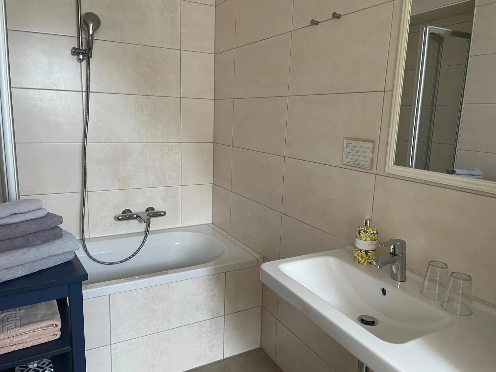 Bath in Gasthof Martinihof