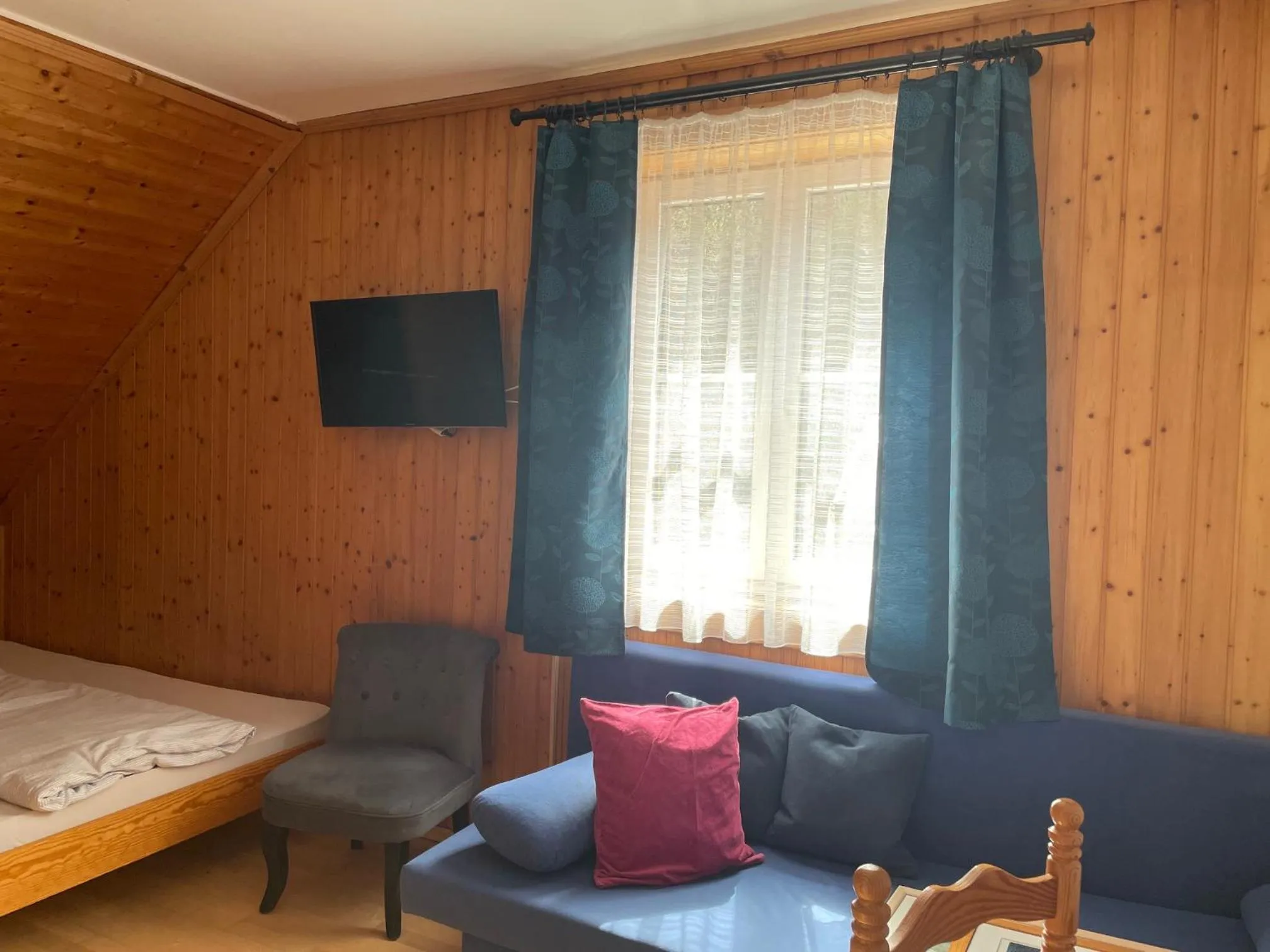 Photo of the whole room, Bed in Gasthof Martinihof