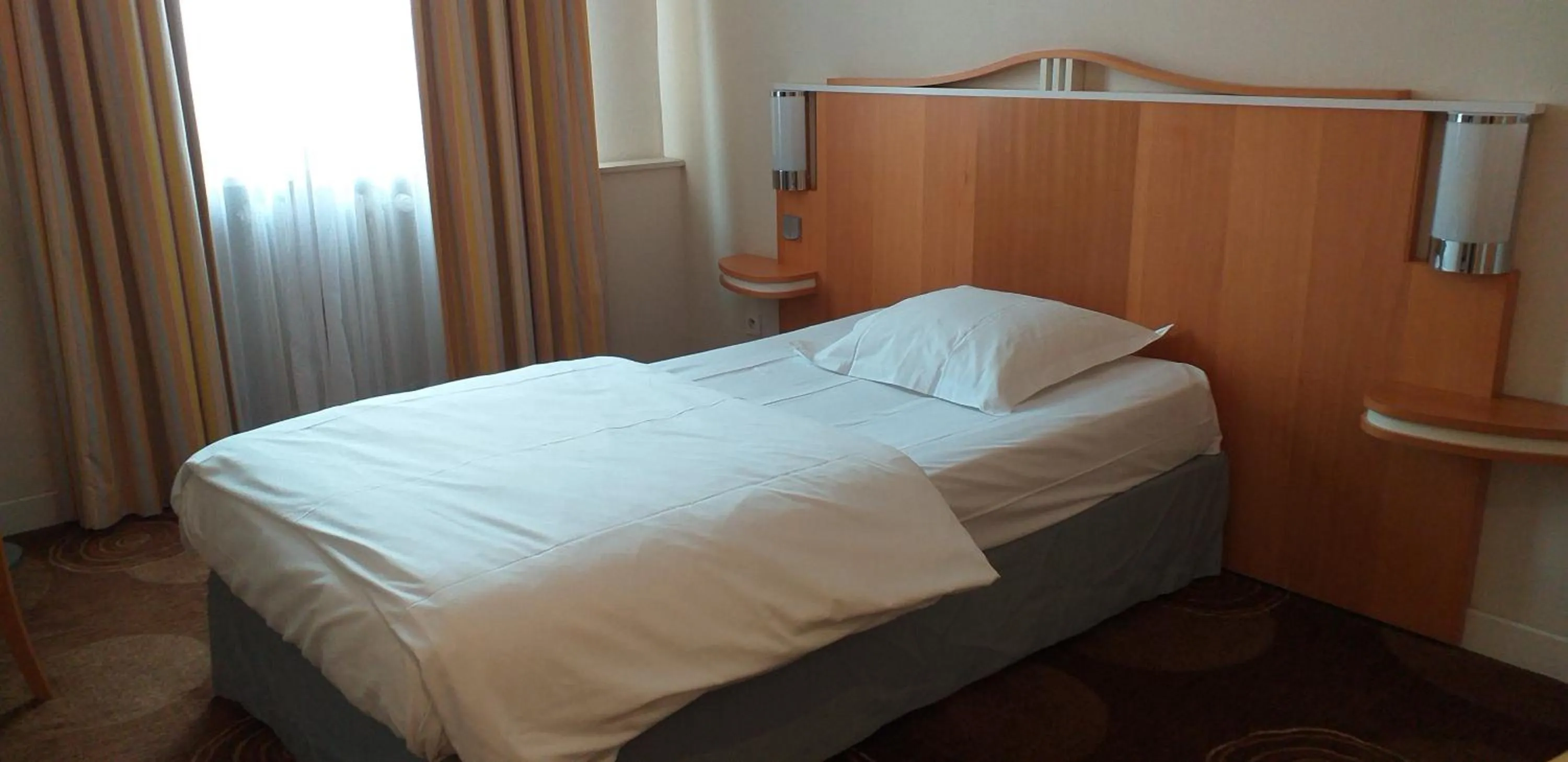 Bed in Grand Hôtel Filippo Strasbourg Nord