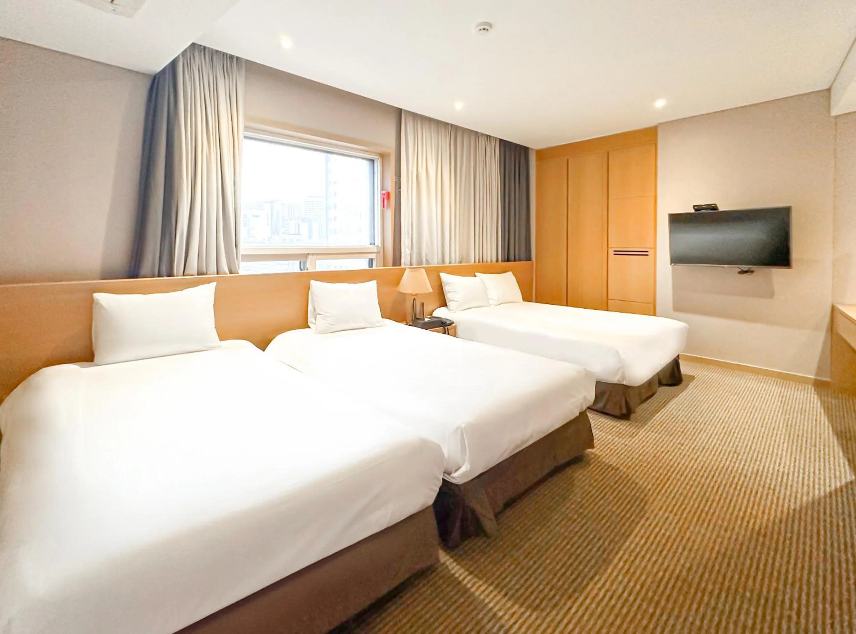 Bed in Hotel New Oriental Myeongdong