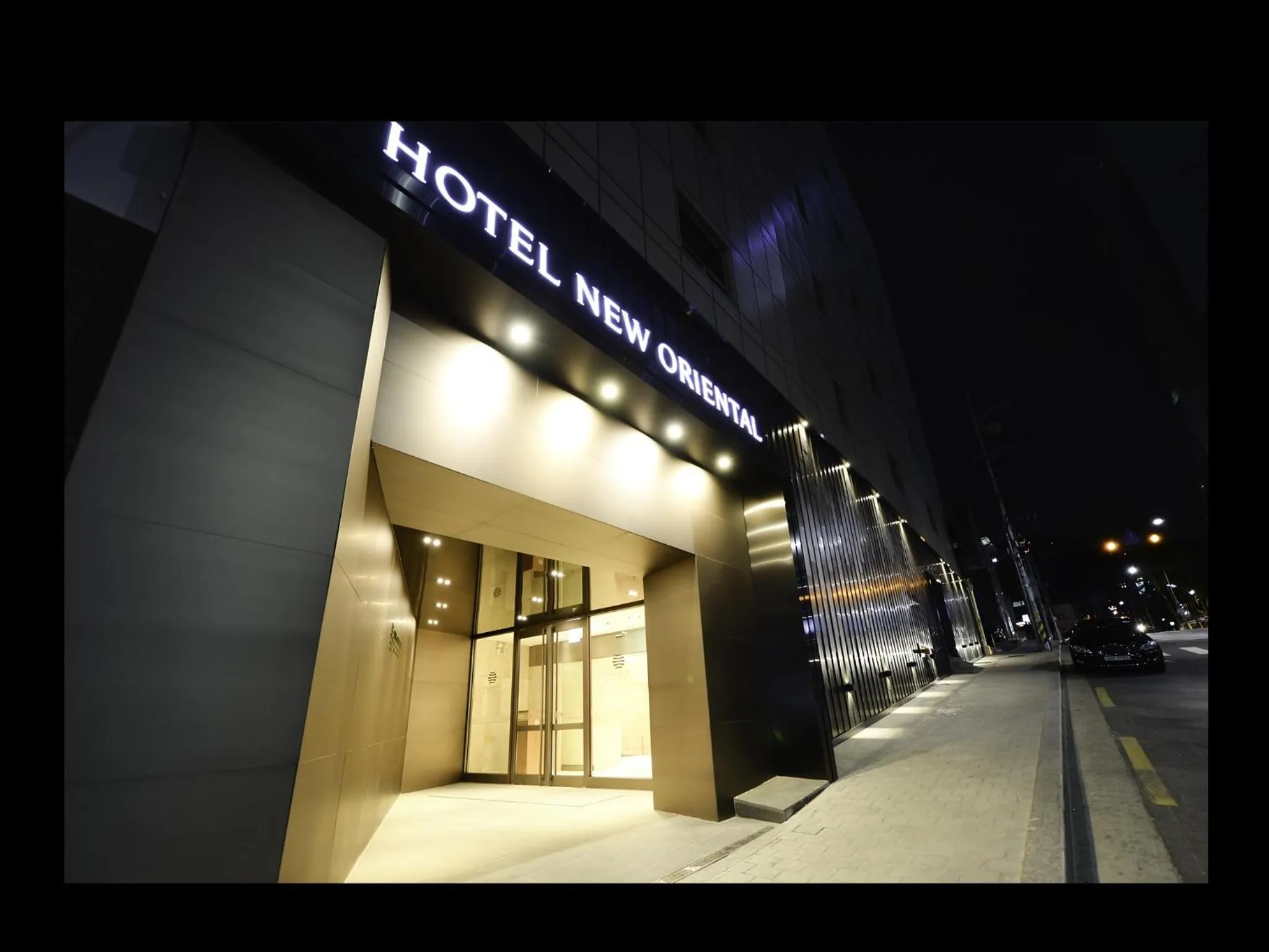 Facade/entrance in Hotel New Oriental Myeongdong