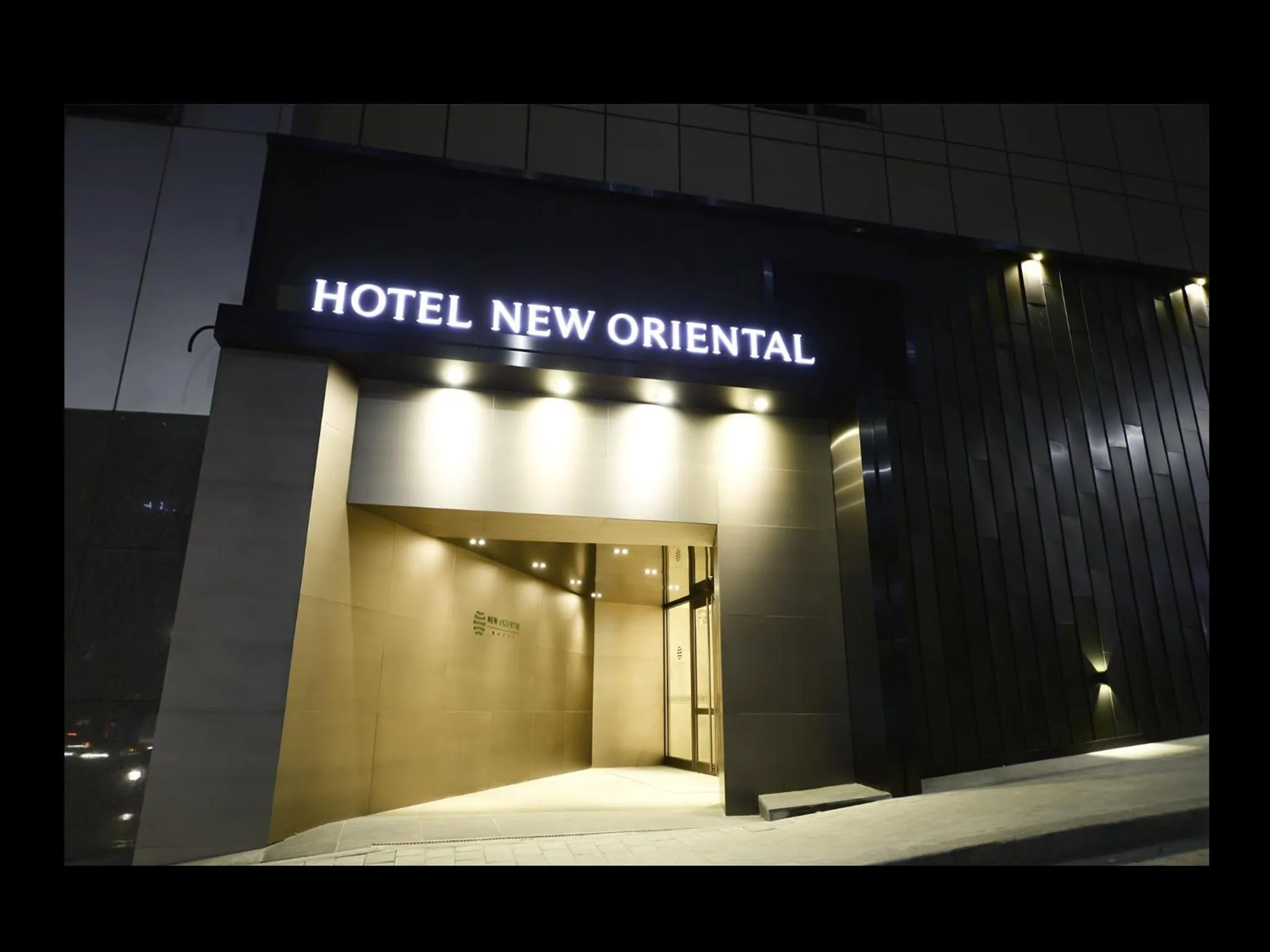 Facade/entrance in Hotel New Oriental Myeongdong