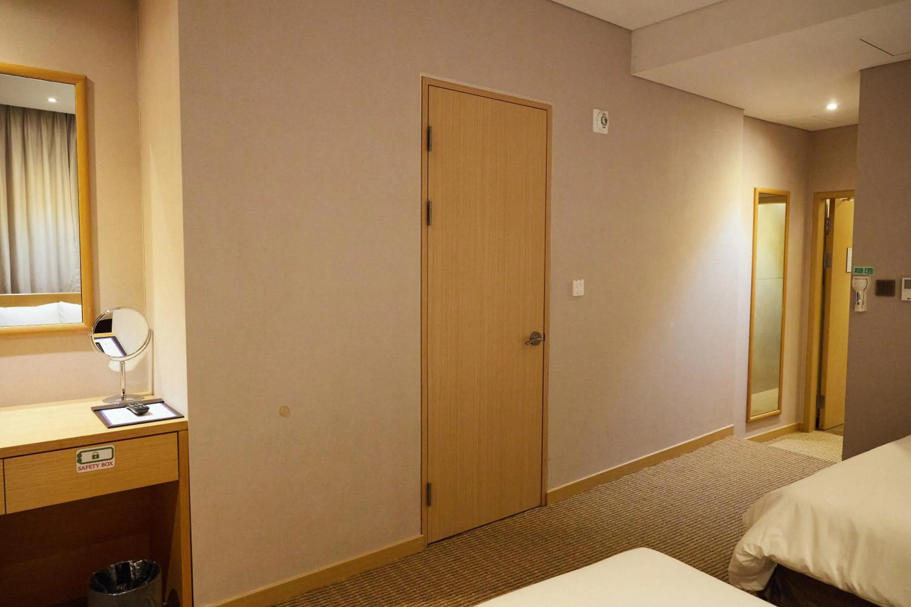 Decorative detail in Hotel New Oriental Myeongdong