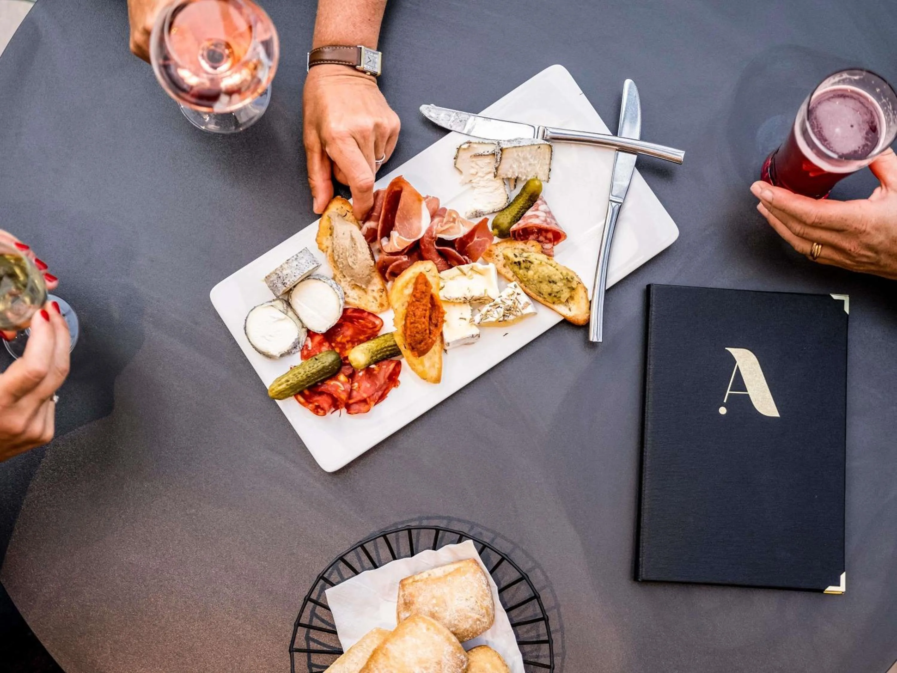 Lounge or bar in Mercure Tours Sud