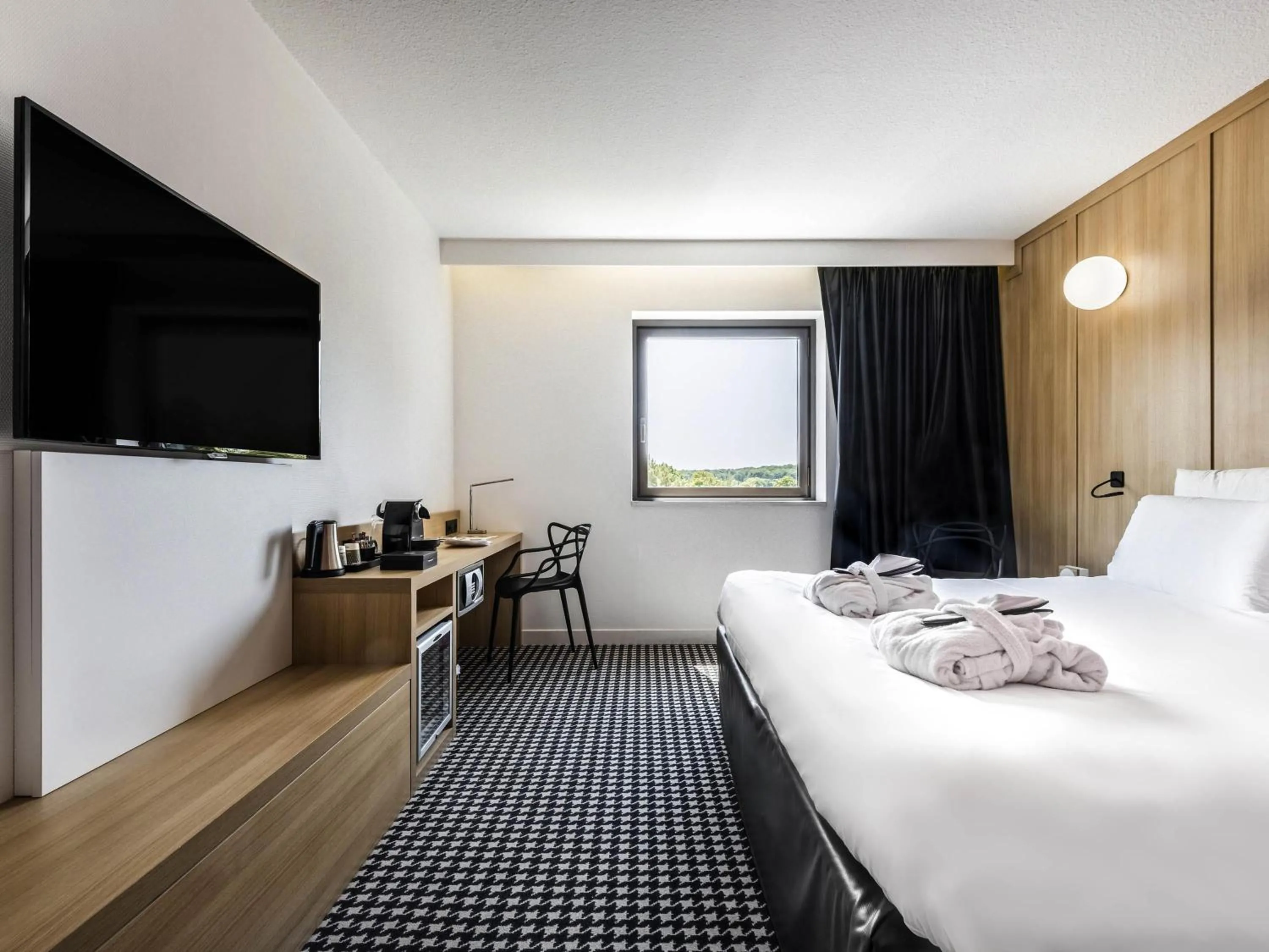 Bedroom, Bed in Mercure Tours Sud