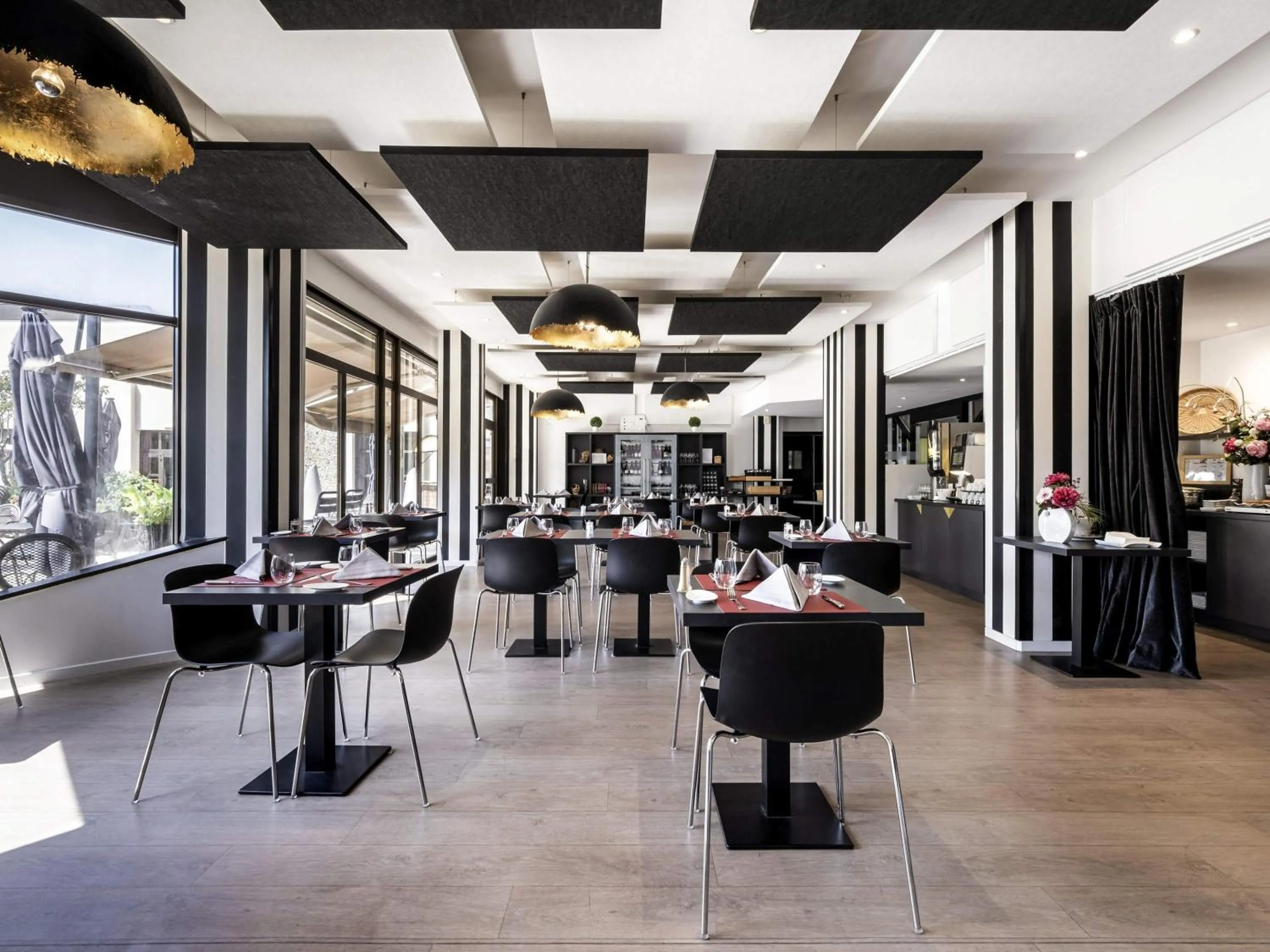 Restaurant/places to eat in Mercure Tours Sud