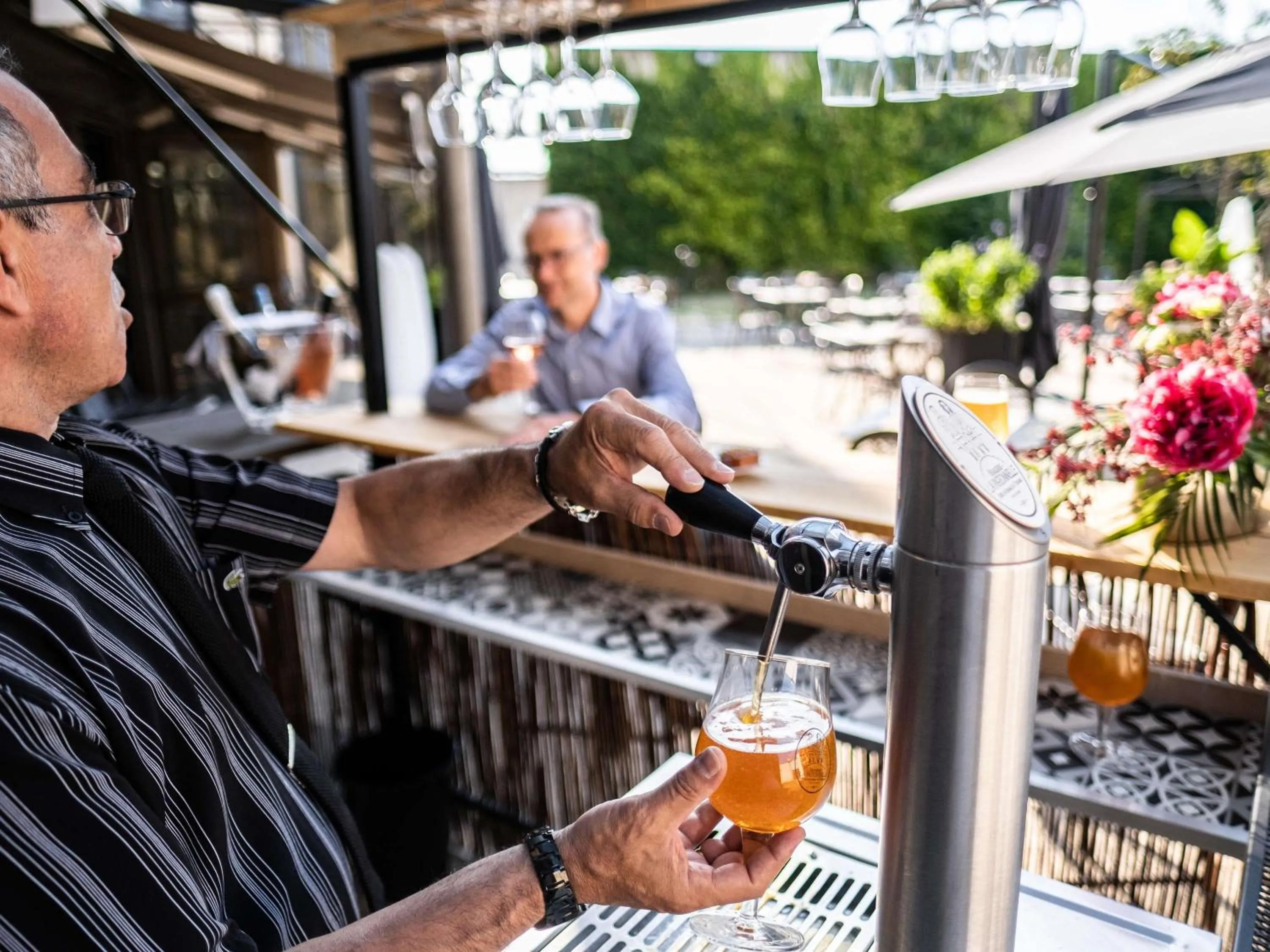 Lounge or bar in Mercure Tours Sud