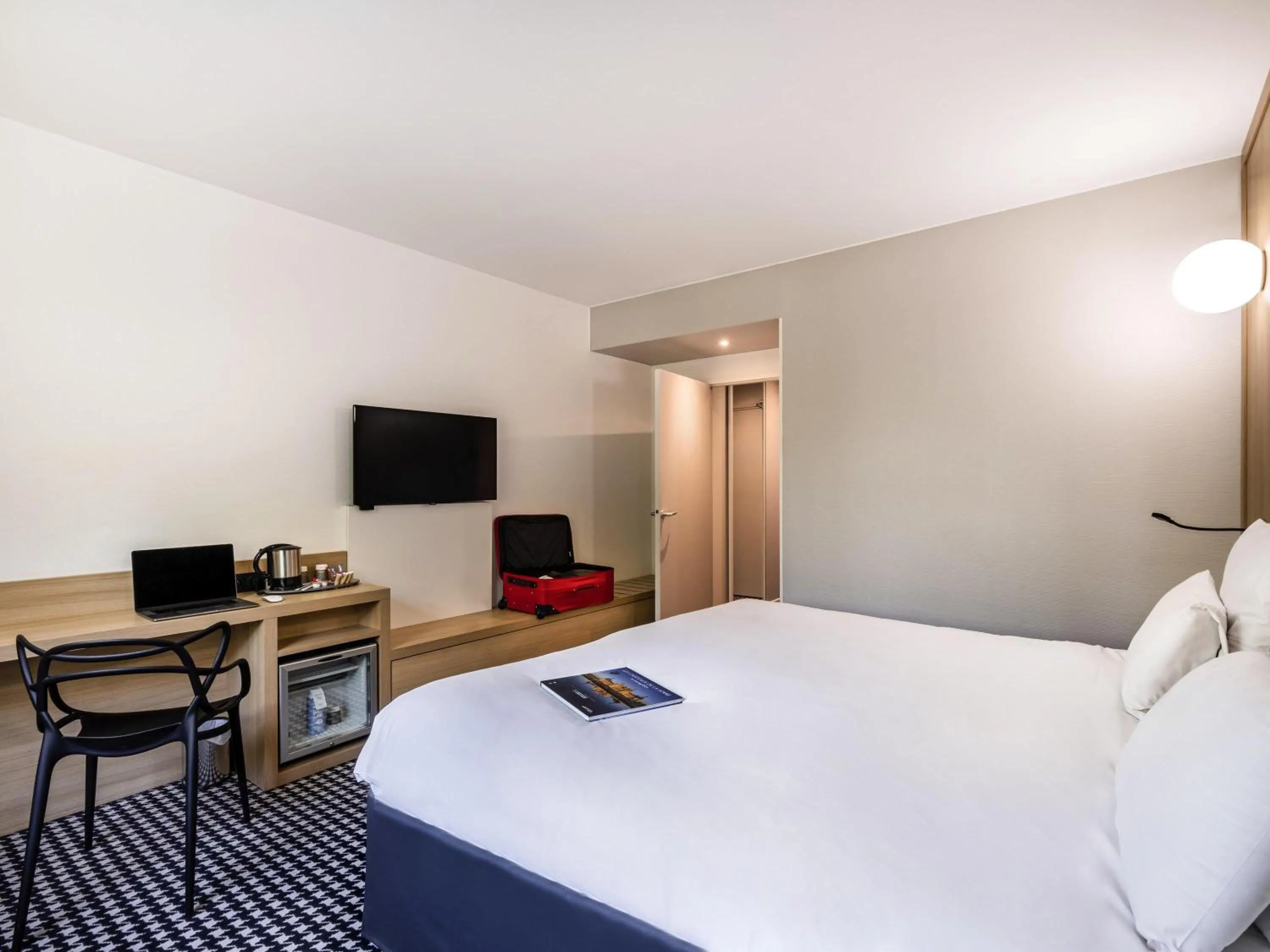 Bedroom, Bed in Mercure Tours Sud