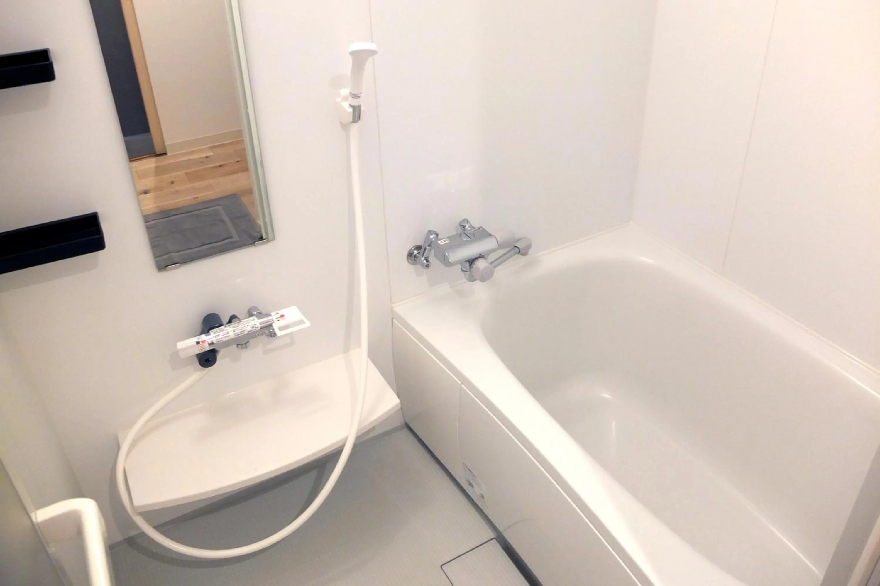 Shower in ANY B&B+COFFEE