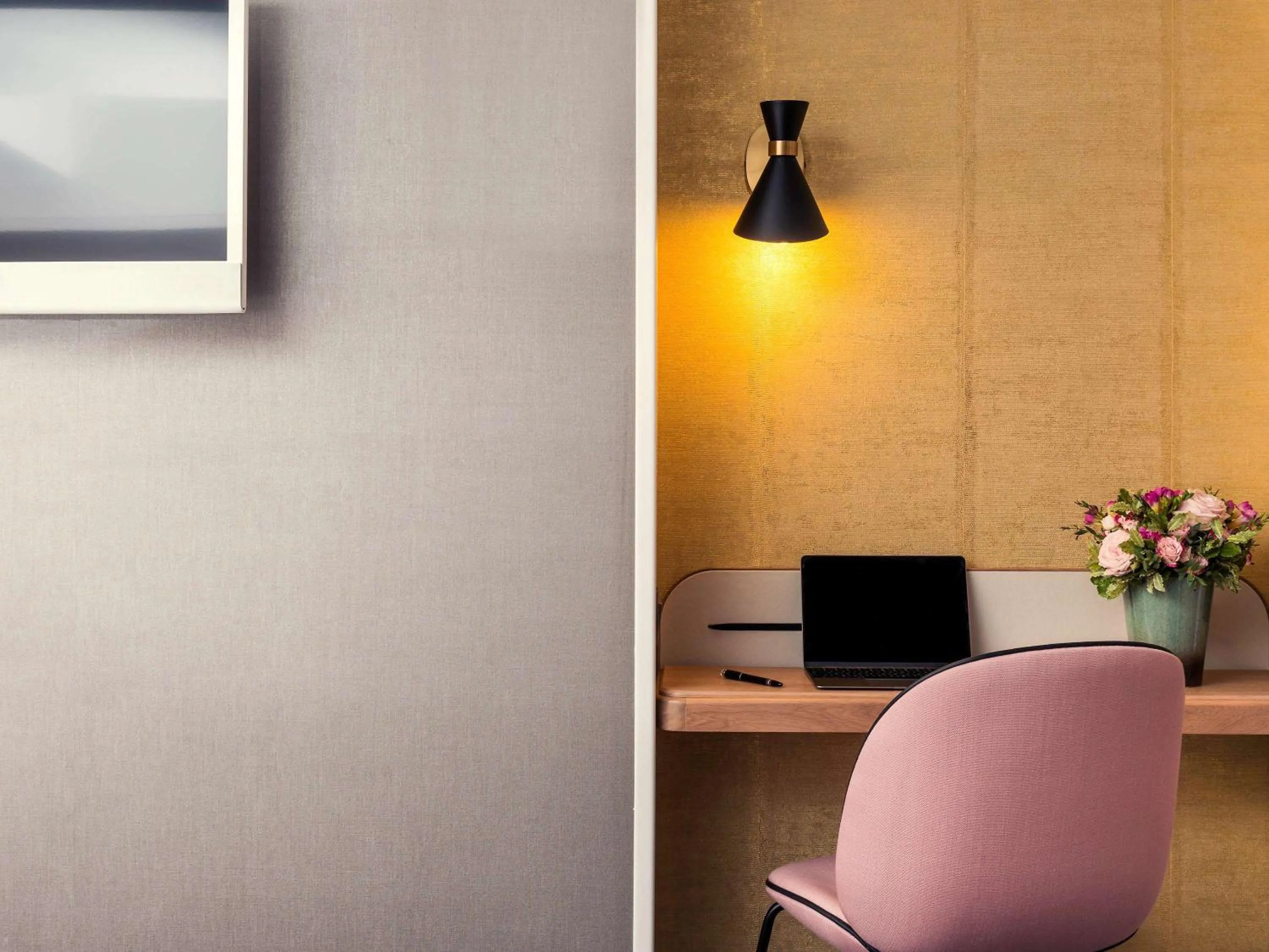 Photo of the whole room in Mercure Paris Opera Garnier Hôtel & Spa