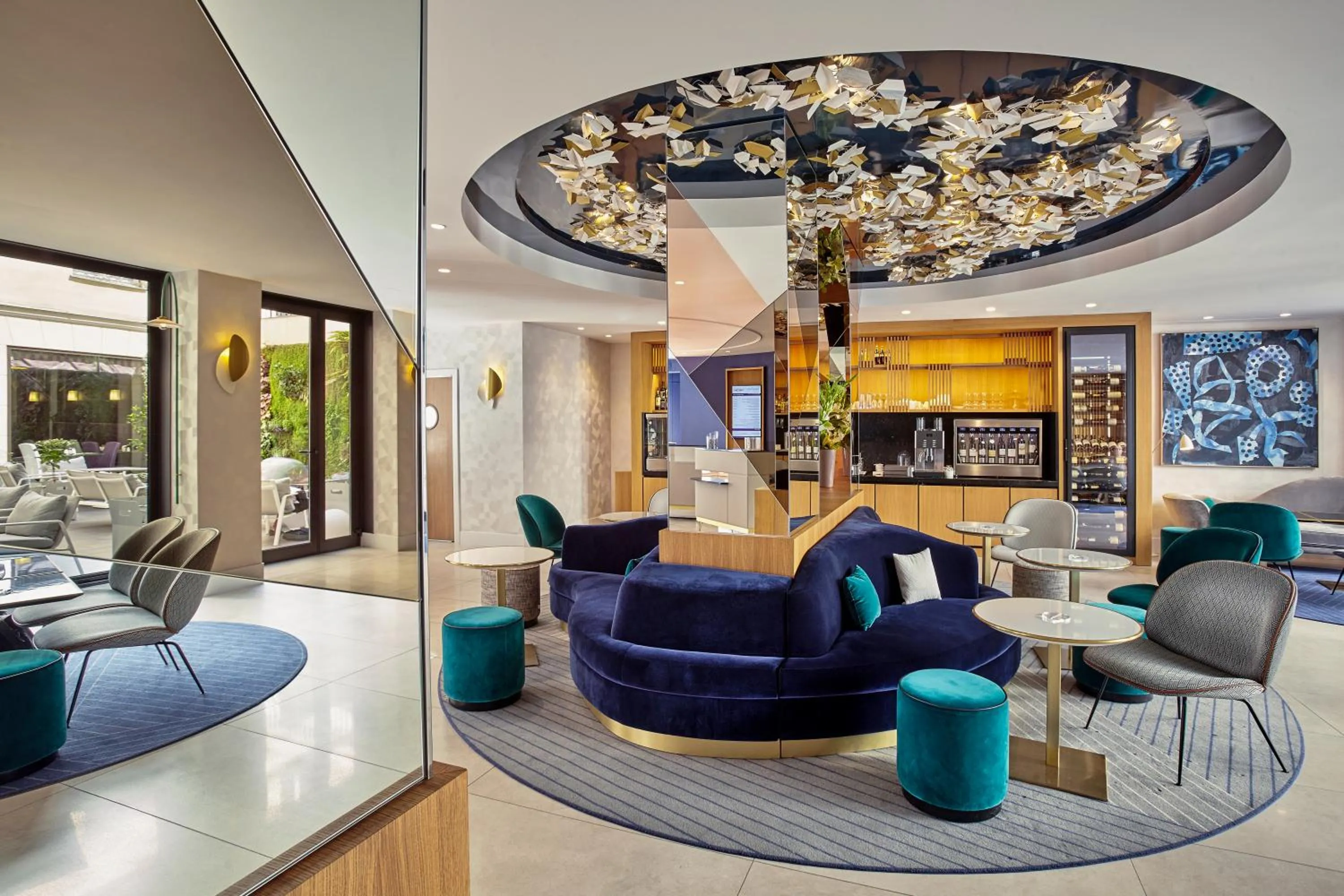 Lobby or reception in Mercure Paris Opera Garnier Hôtel & Spa