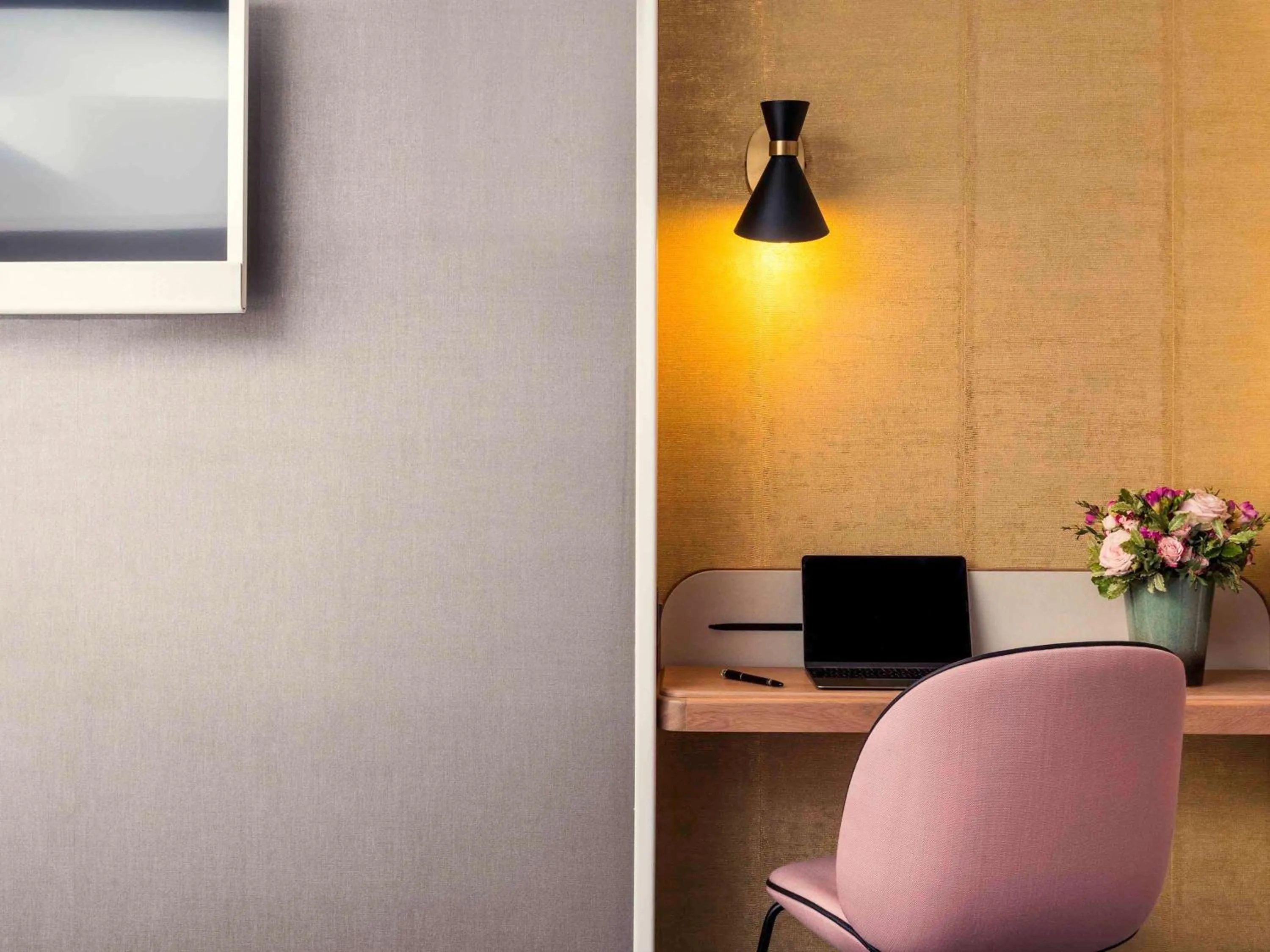 Photo of the whole room in Mercure Paris Opera Garnier Hôtel & Spa