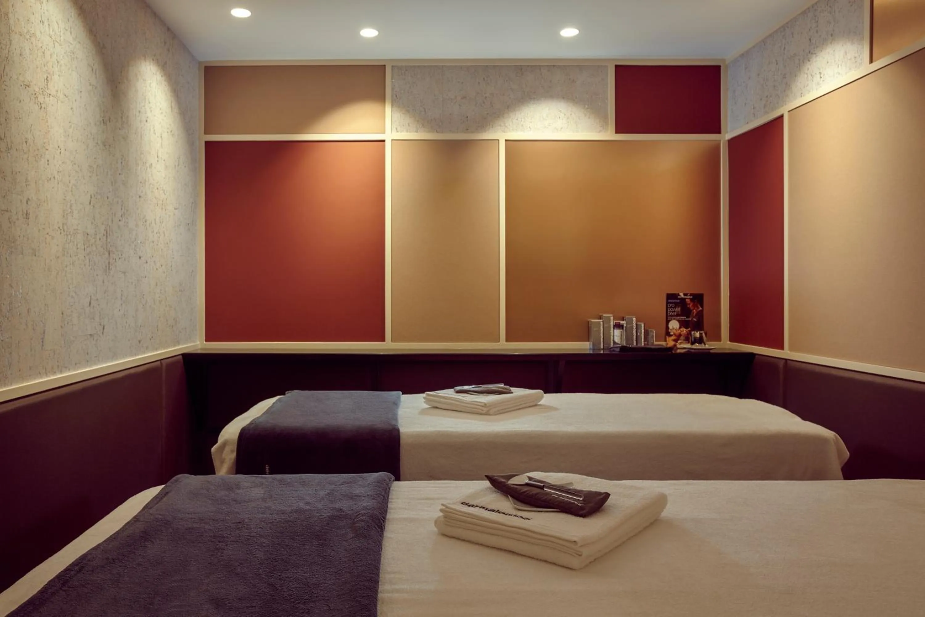 Massage, Bed in Mercure Paris Opera Garnier Hôtel & Spa