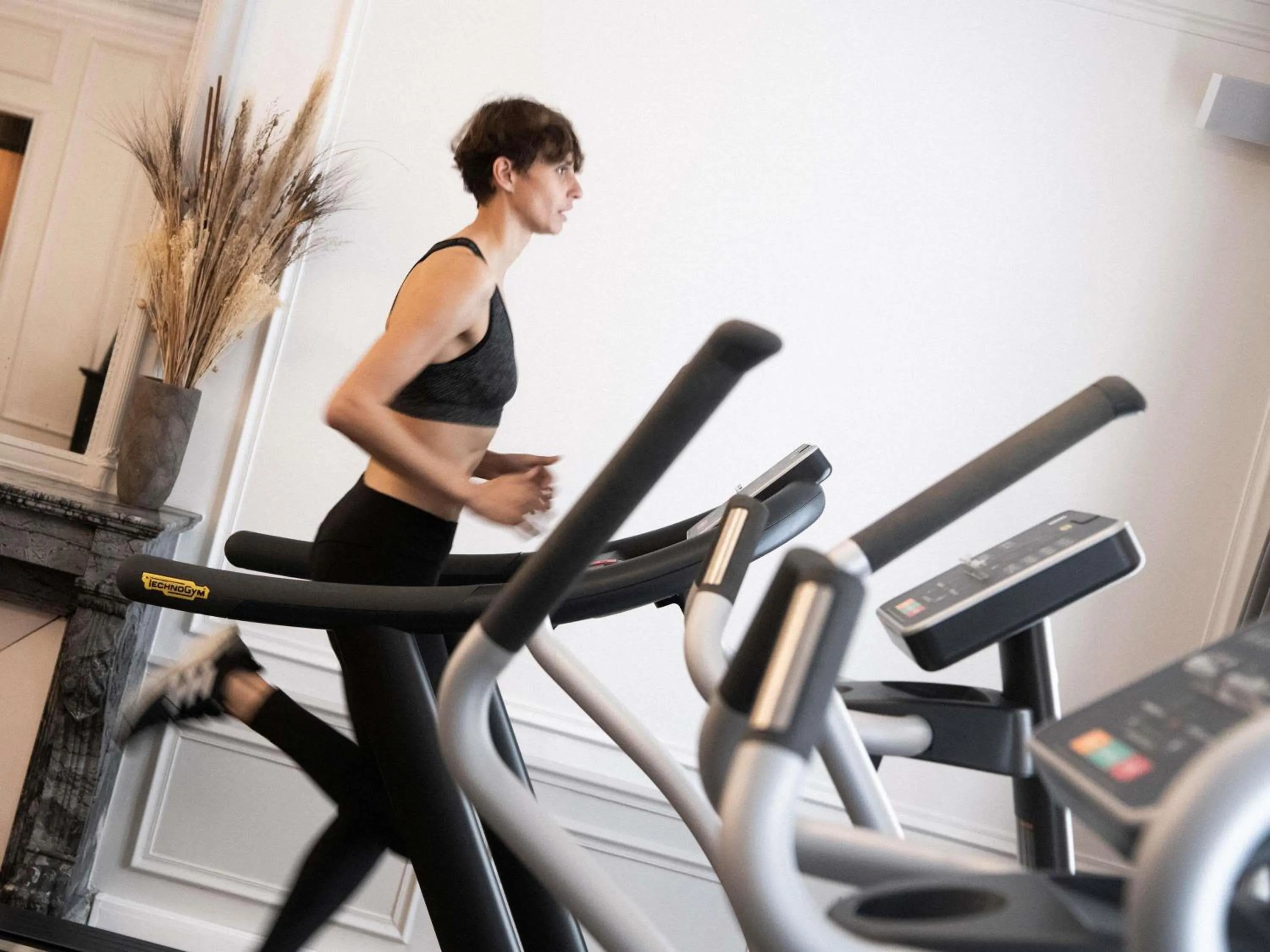 Fitness centre/facilities in Mercure Paris Opera Garnier Hôtel & Spa