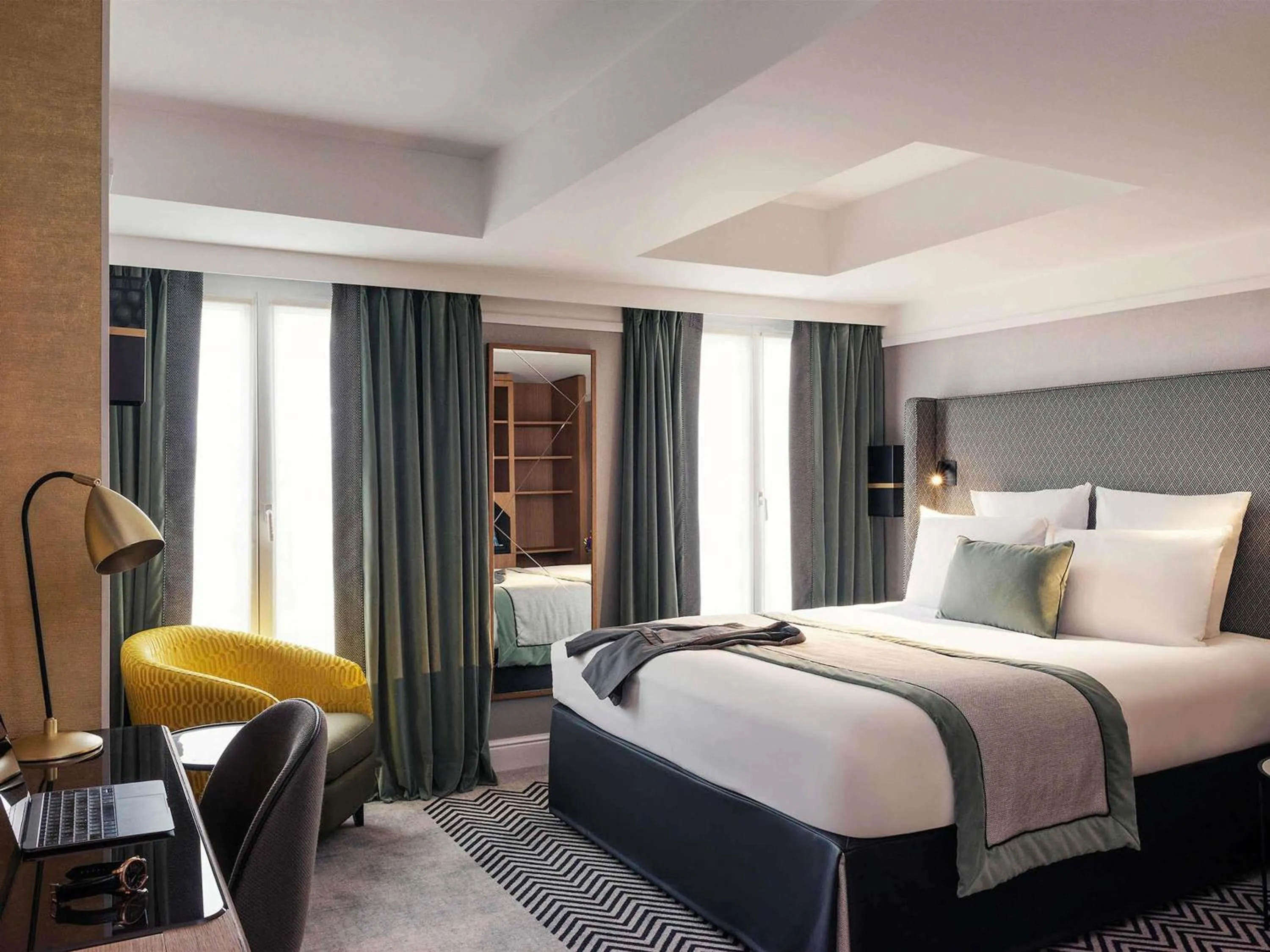 Bedroom, Bed in Mercure Paris Opera Garnier Hôtel & Spa