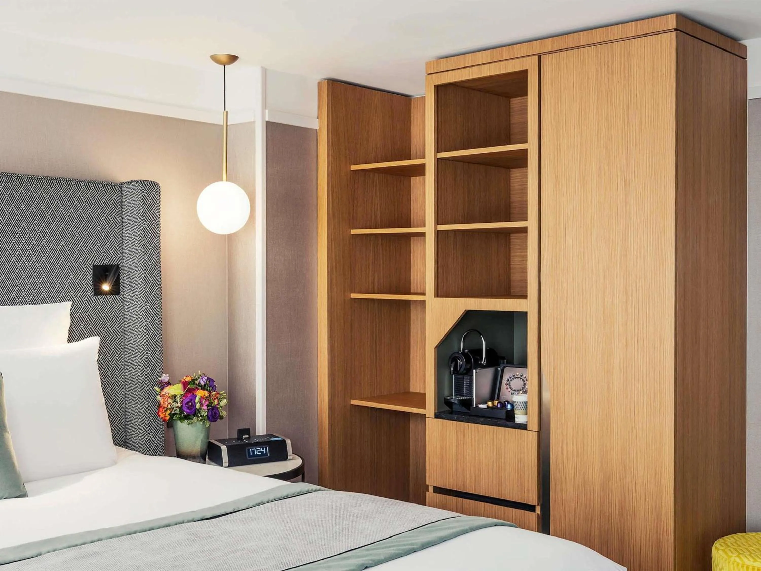 Bedroom, Bed in Mercure Paris Opera Garnier Hôtel & Spa