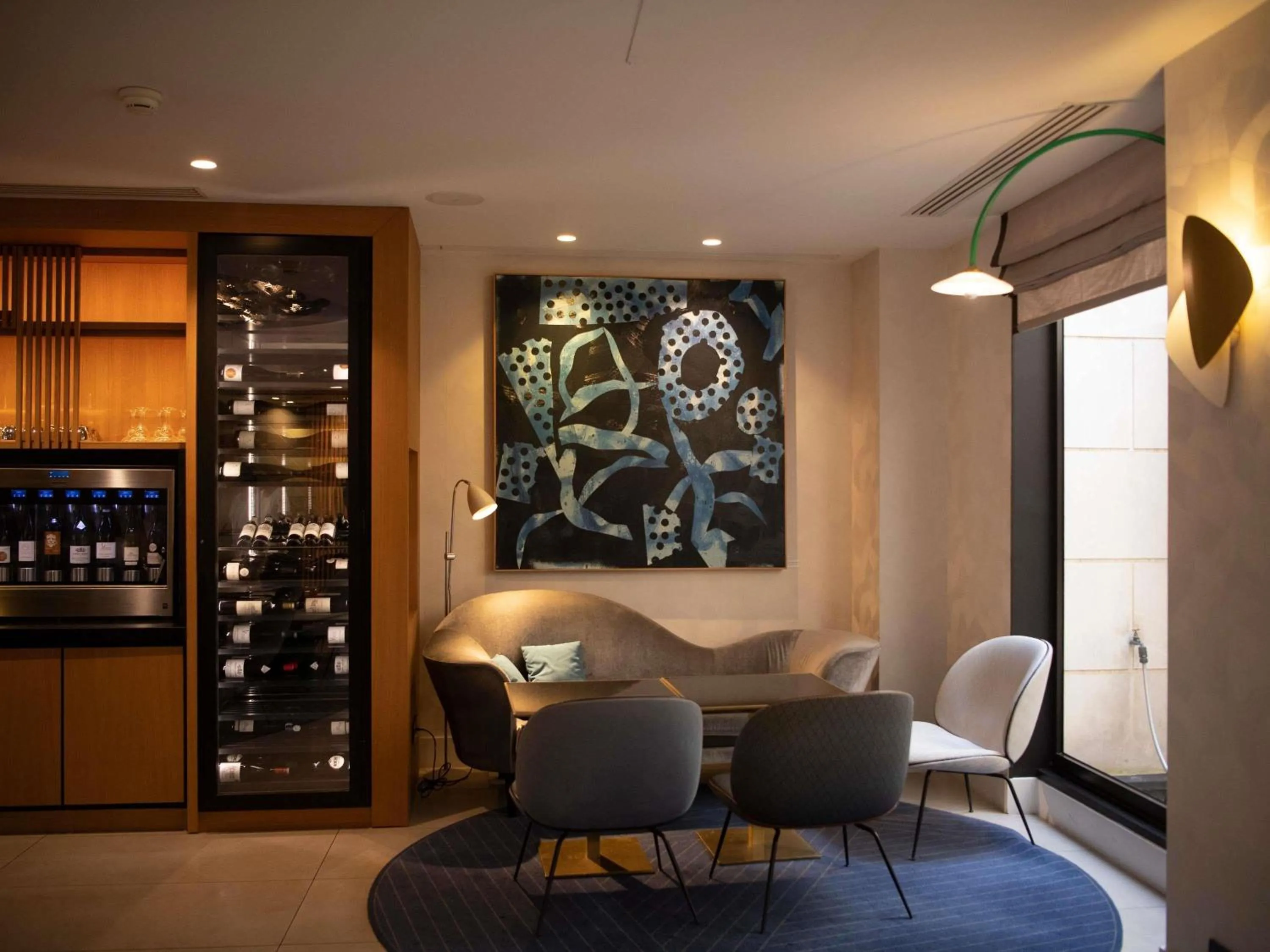 Lounge or bar in Mercure Paris Opera Garnier Hôtel & Spa