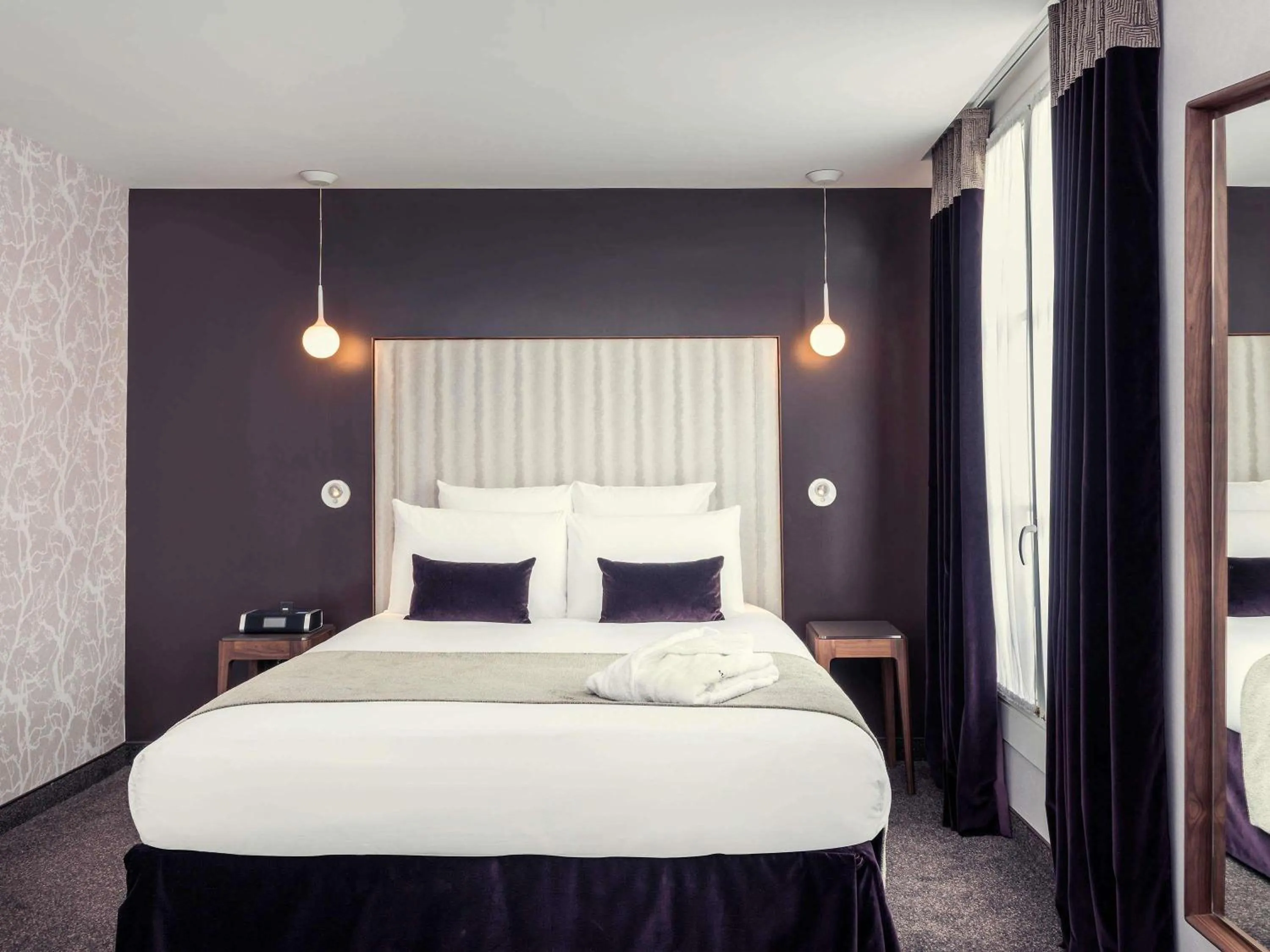 Bedroom, Bed in Mercure Paris Opera Garnier Hôtel & Spa