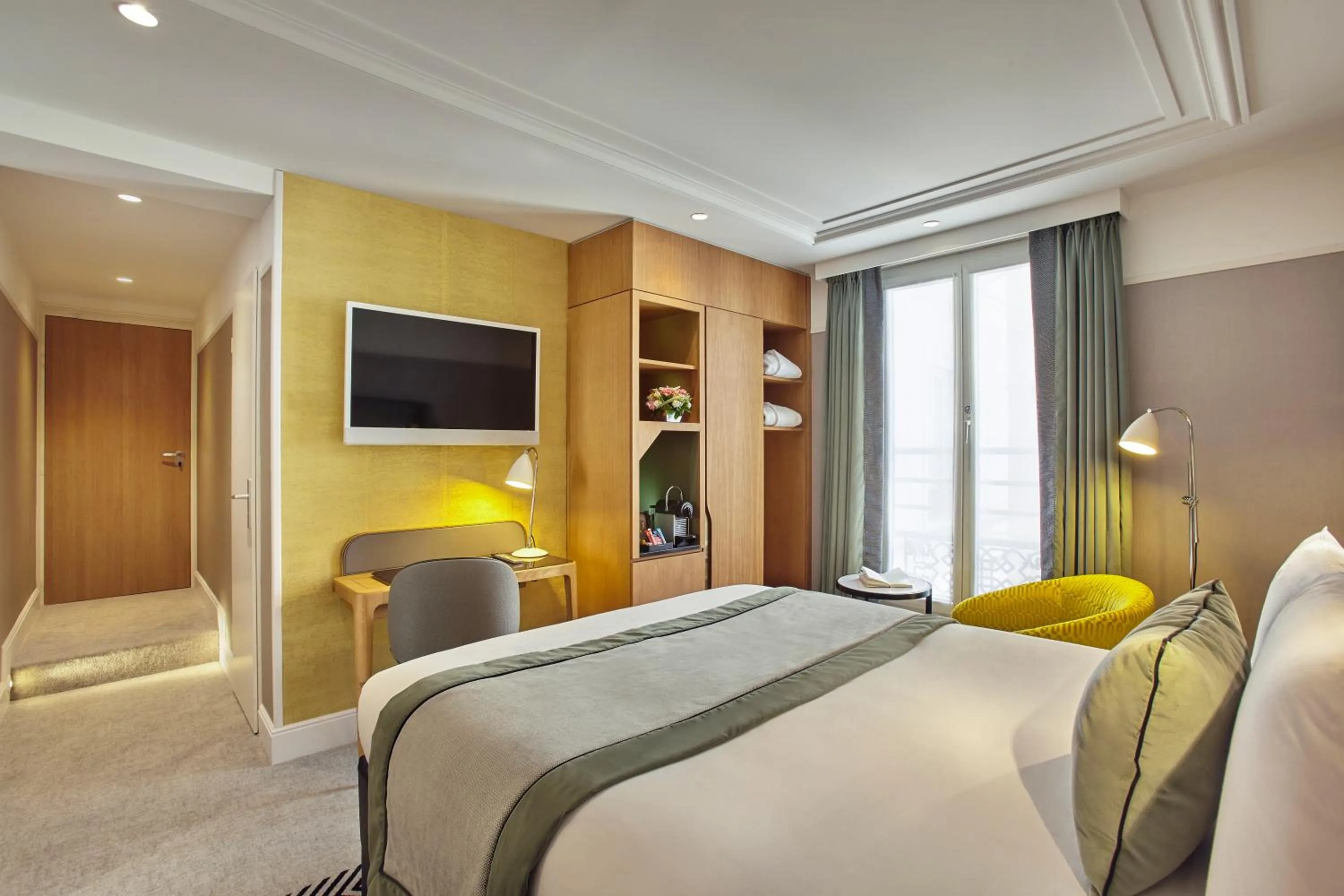 Bedroom, Bed in Mercure Paris Opera Garnier Hôtel & Spa