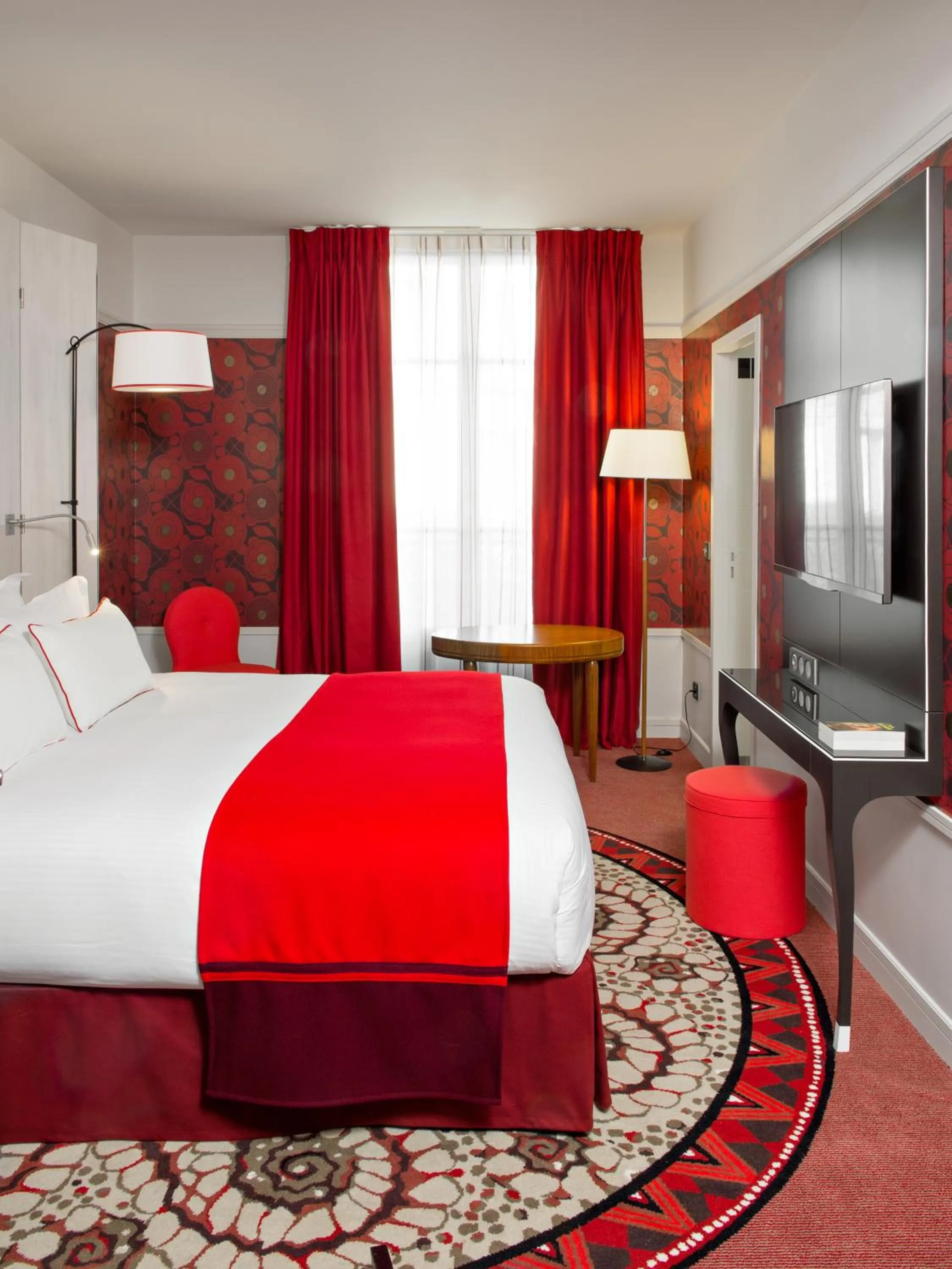 Photo of the whole room, Bed in Carlton Hotel Lyon - MGallery Collection