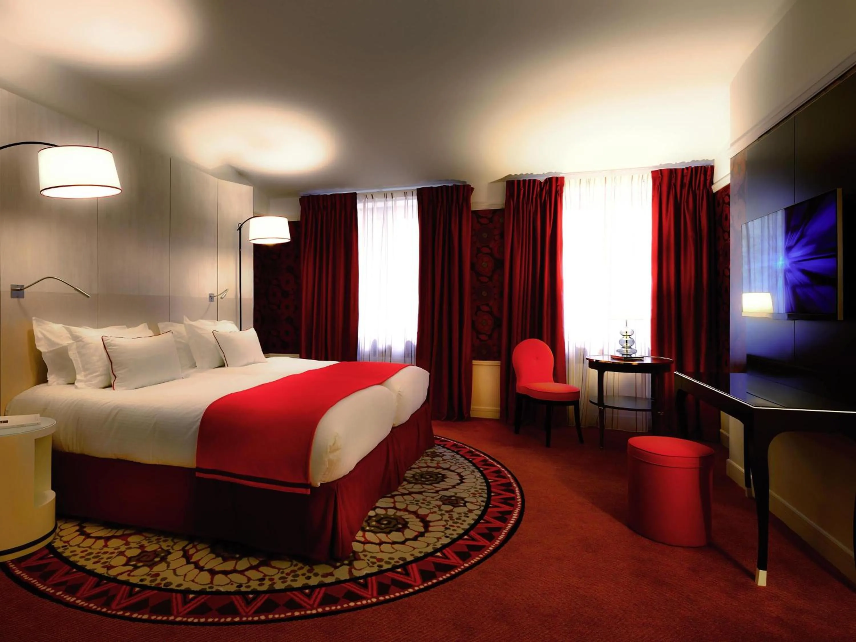 Bedroom, Bed in Carlton Hotel Lyon - MGallery Collection