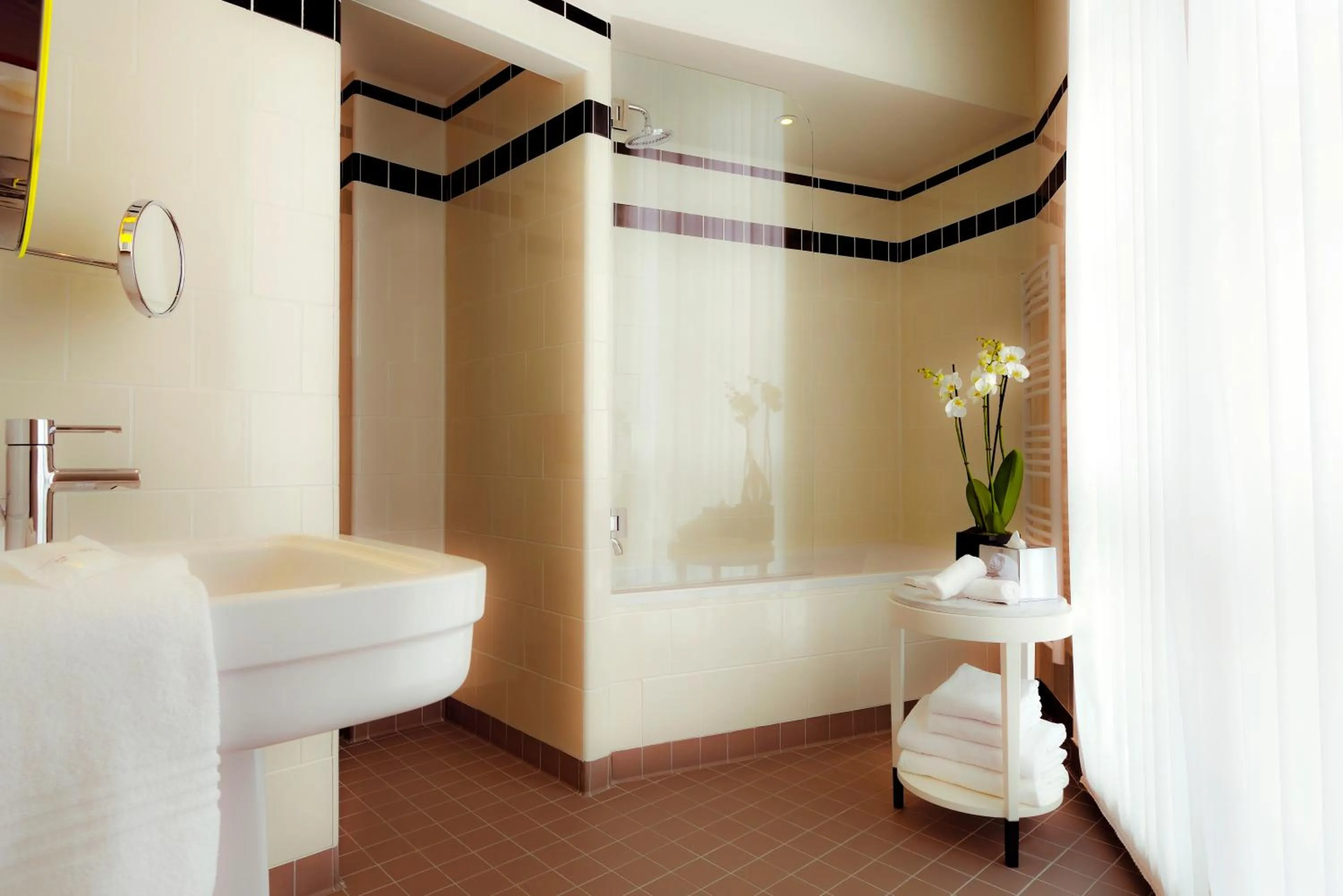 Bathroom in Carlton Hotel Lyon - MGallery Collection