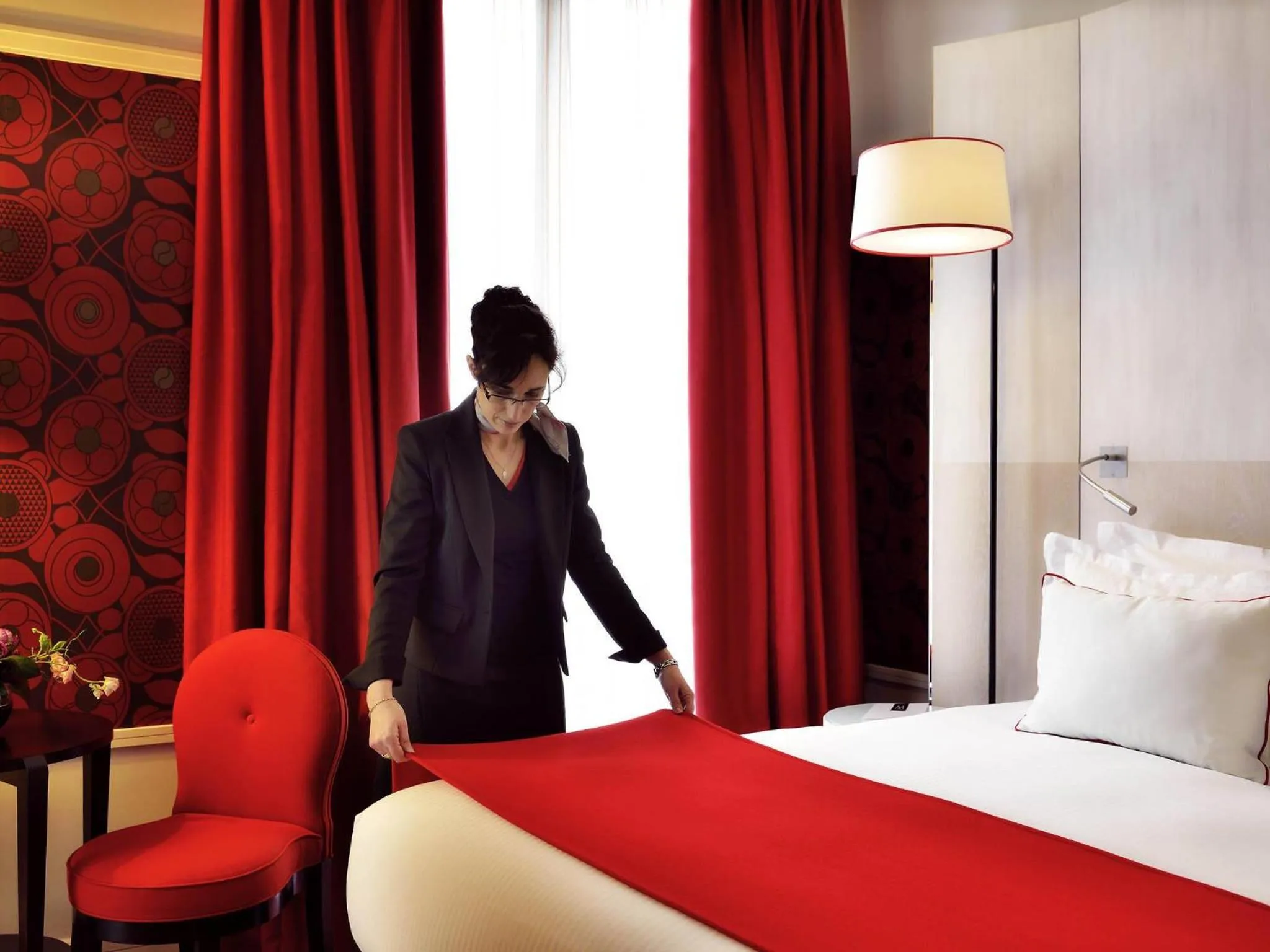 Bedroom, Bed in Carlton Hotel Lyon - MGallery Collection