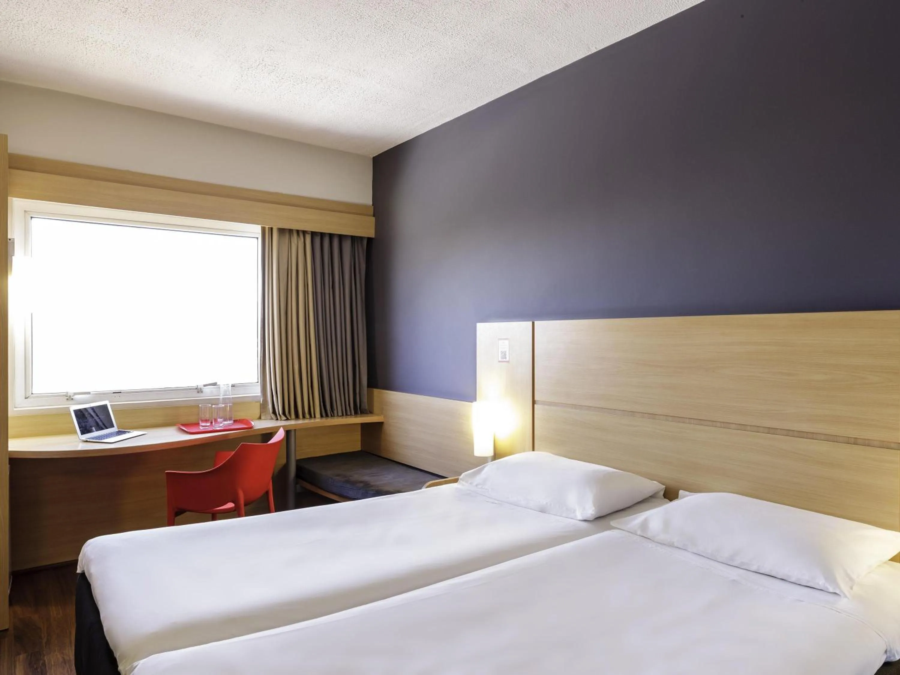 Bedroom, Bed in ibis Falaise Coeur de Normandie