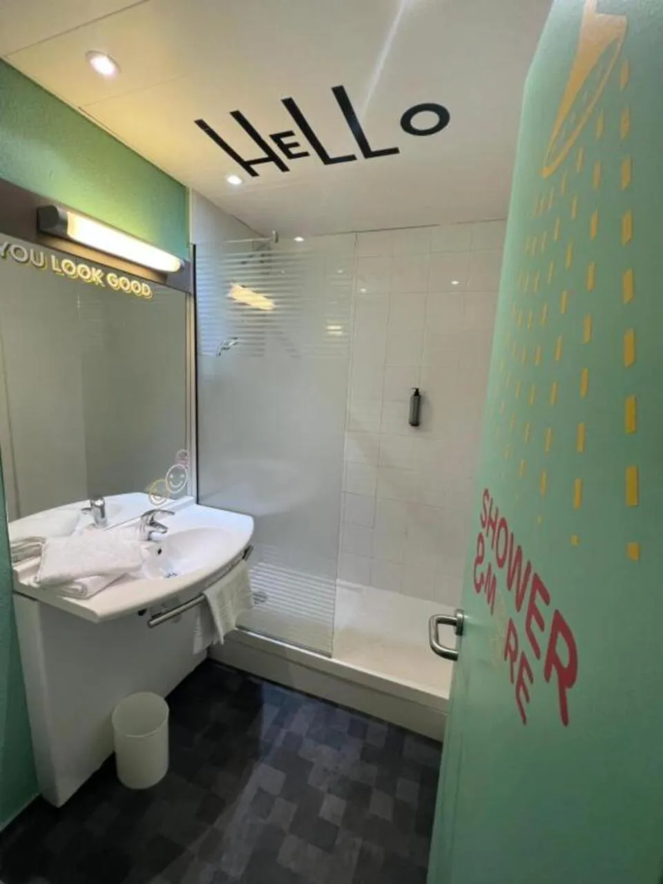 Shower in Premiere Classe Lyon Nord Dardilly