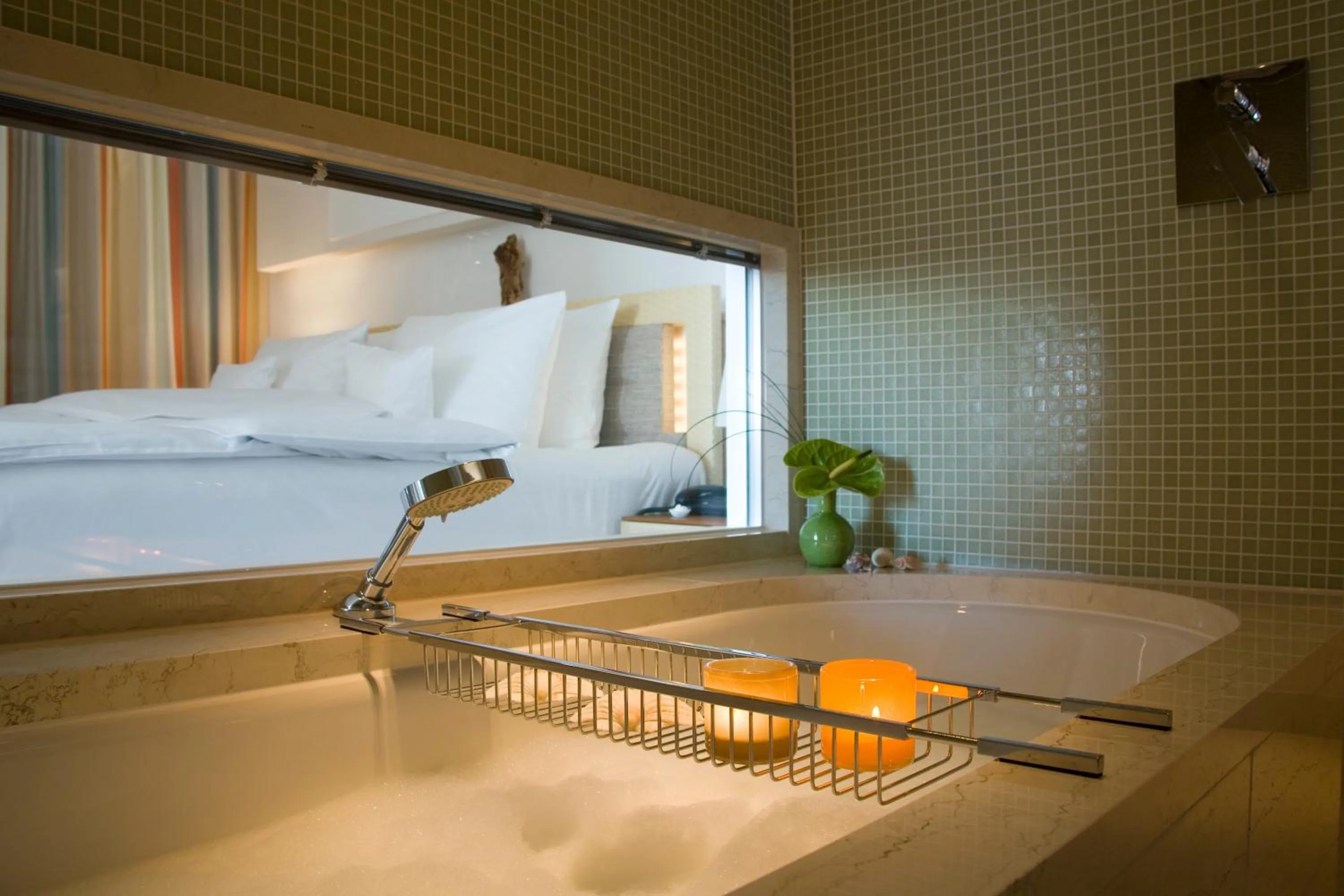 Toilet, Bed in BUDERSAND Hotel - Golf & Spa - Sylt