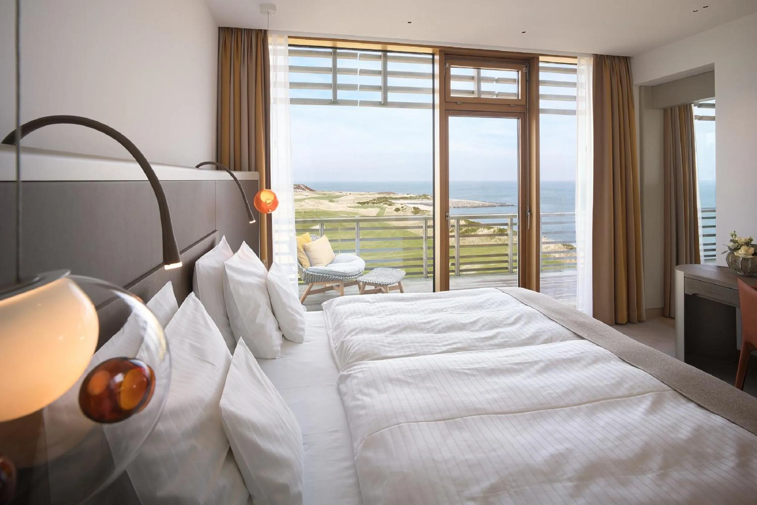 Bedroom, Bed in BUDERSAND Hotel - Golf & Spa - Sylt