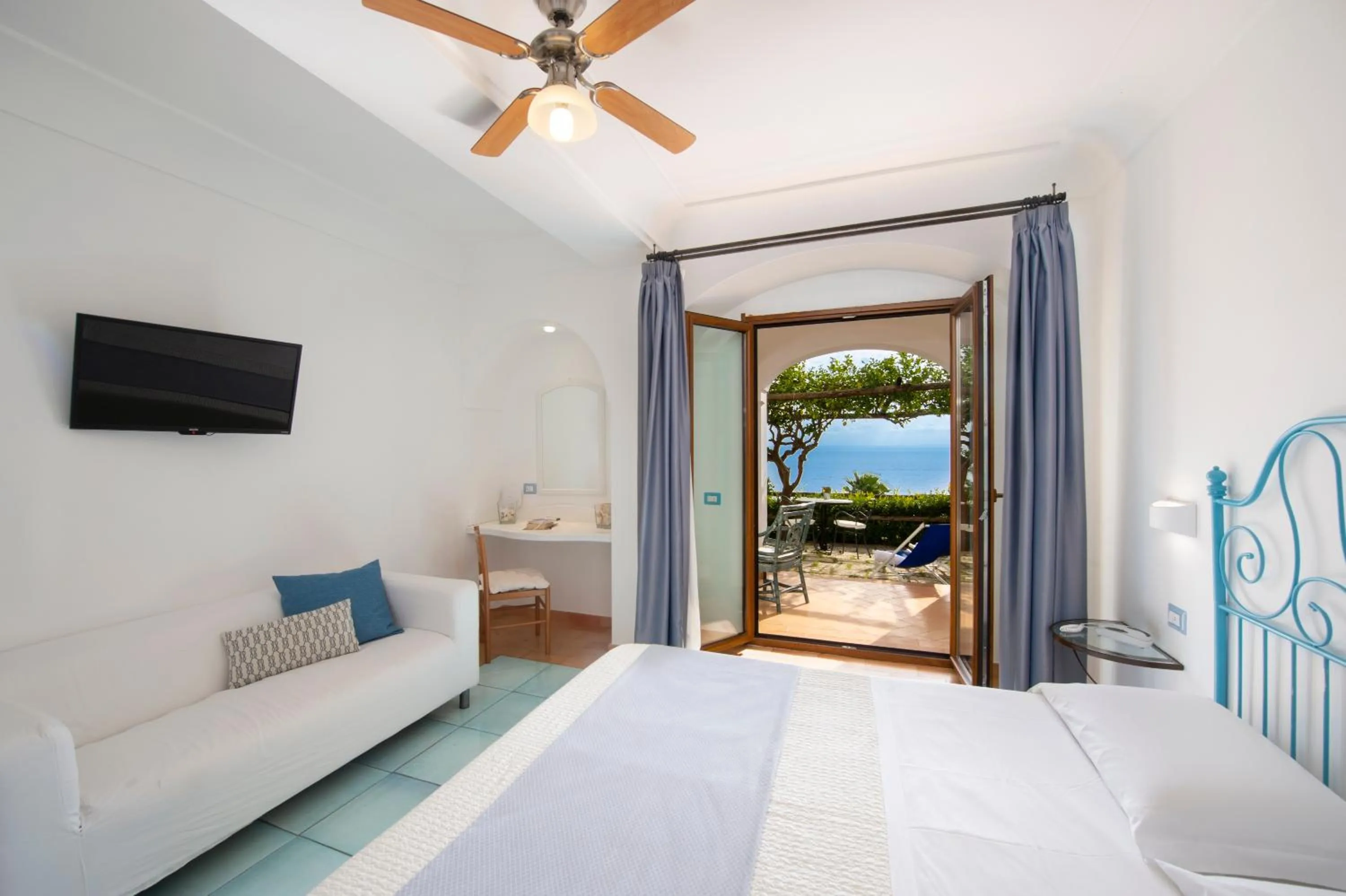 Photo of the whole room, Bed in Maresca Hotel Praiano