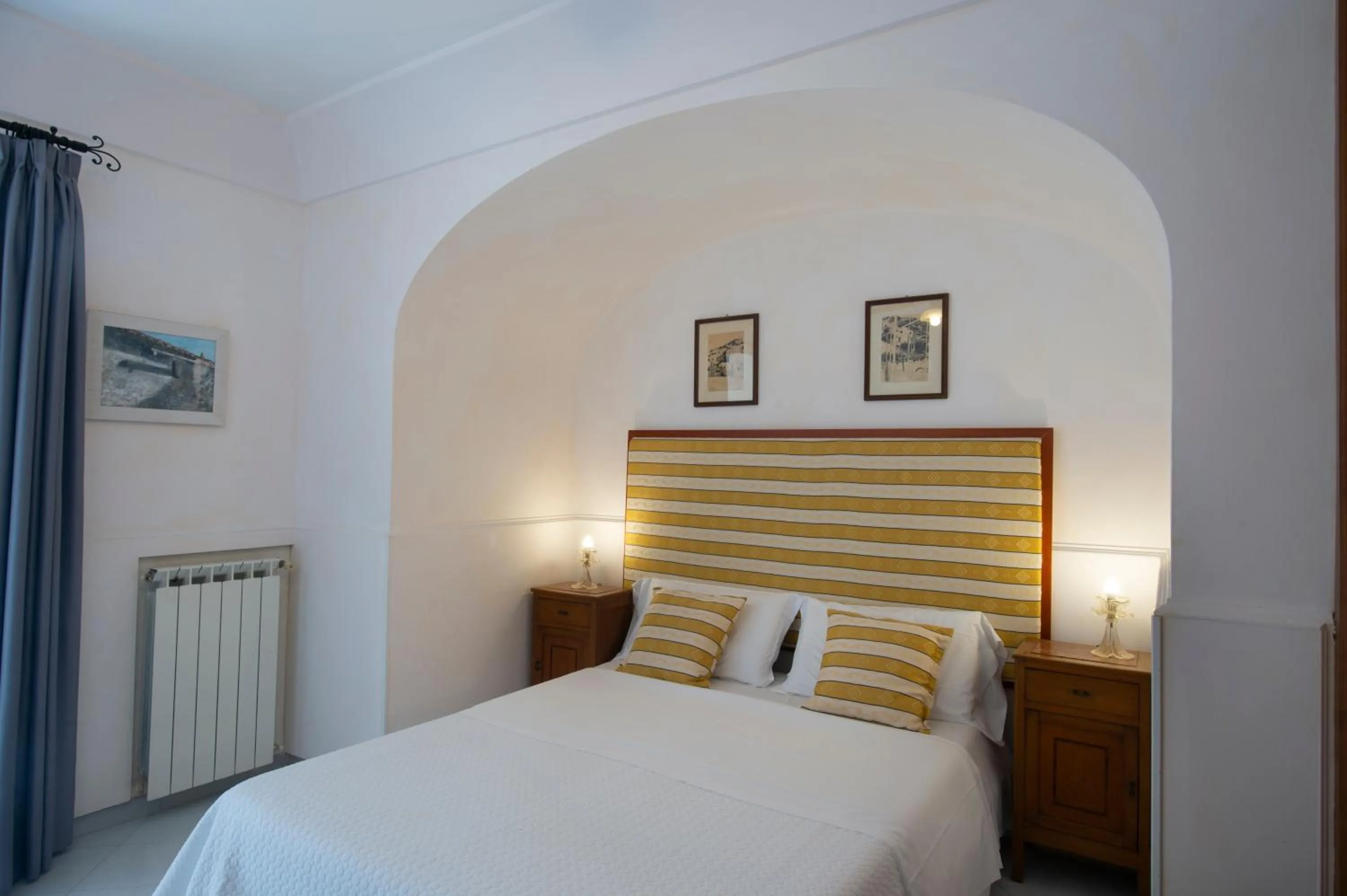 Bedroom, Bed in Maresca Hotel Praiano