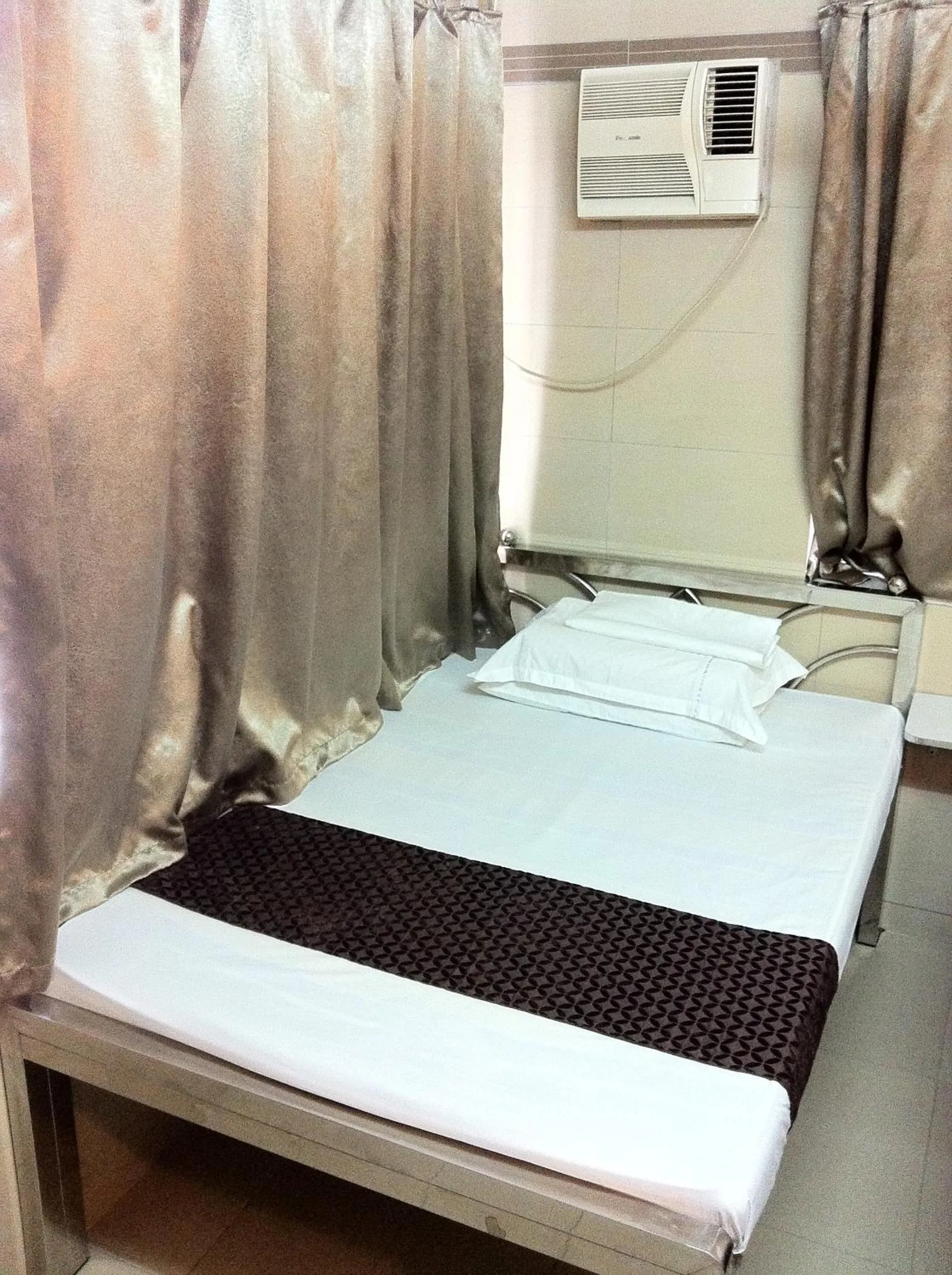 Bed in New Grand Guest House