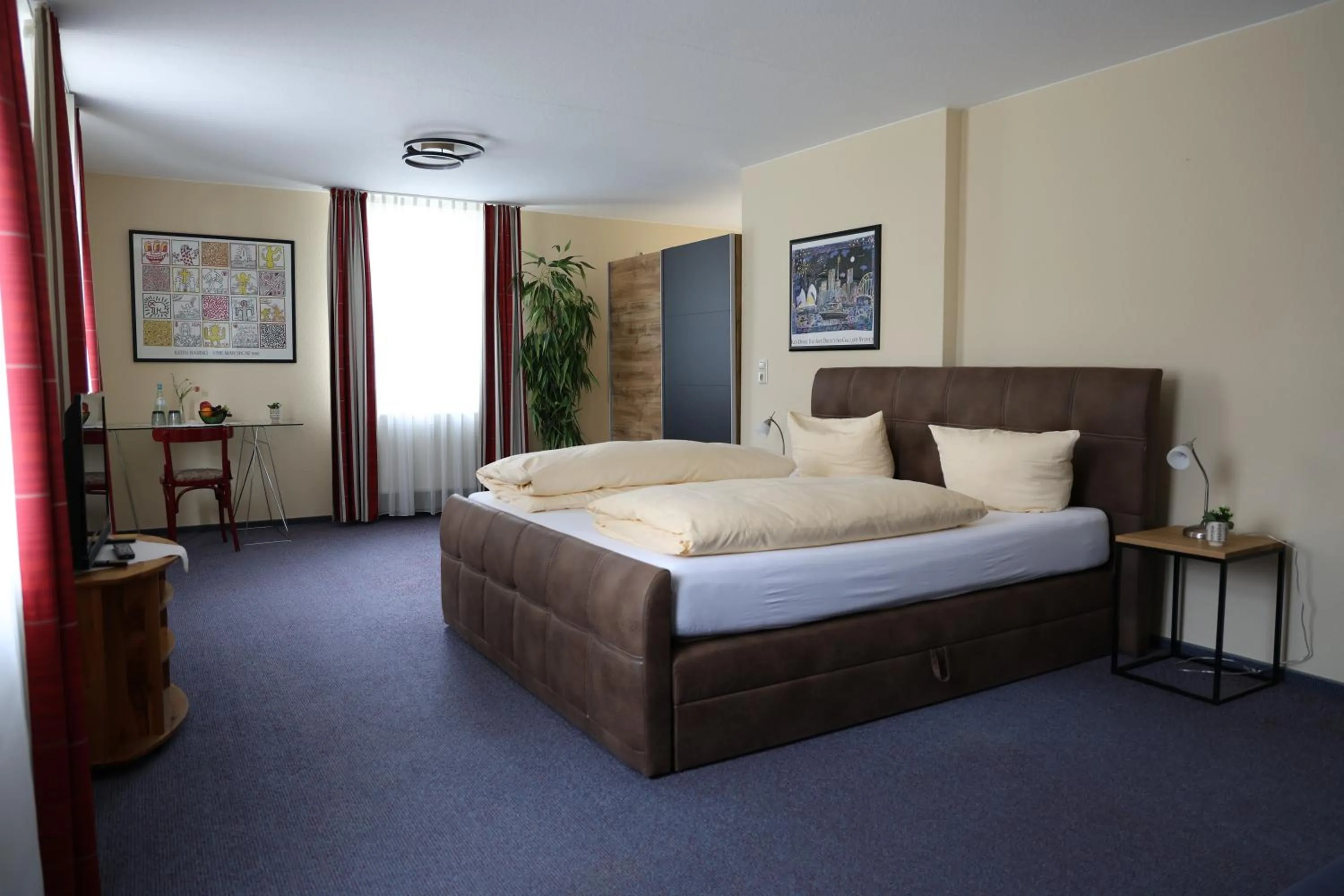 Bedroom, Bed in Gasthaus & Pension Mohren