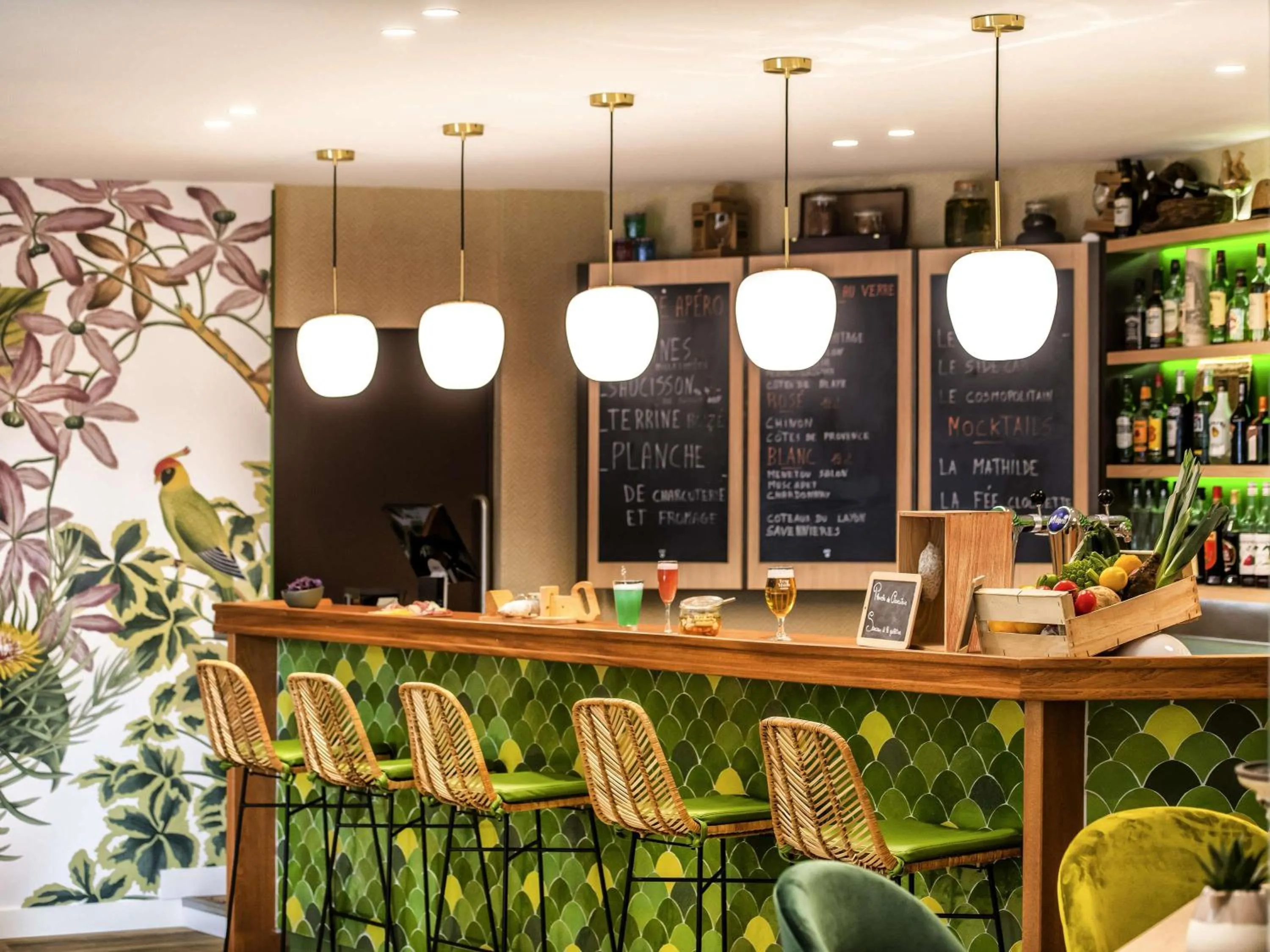 Lounge or bar in Mercure Niort Marais Poitevin