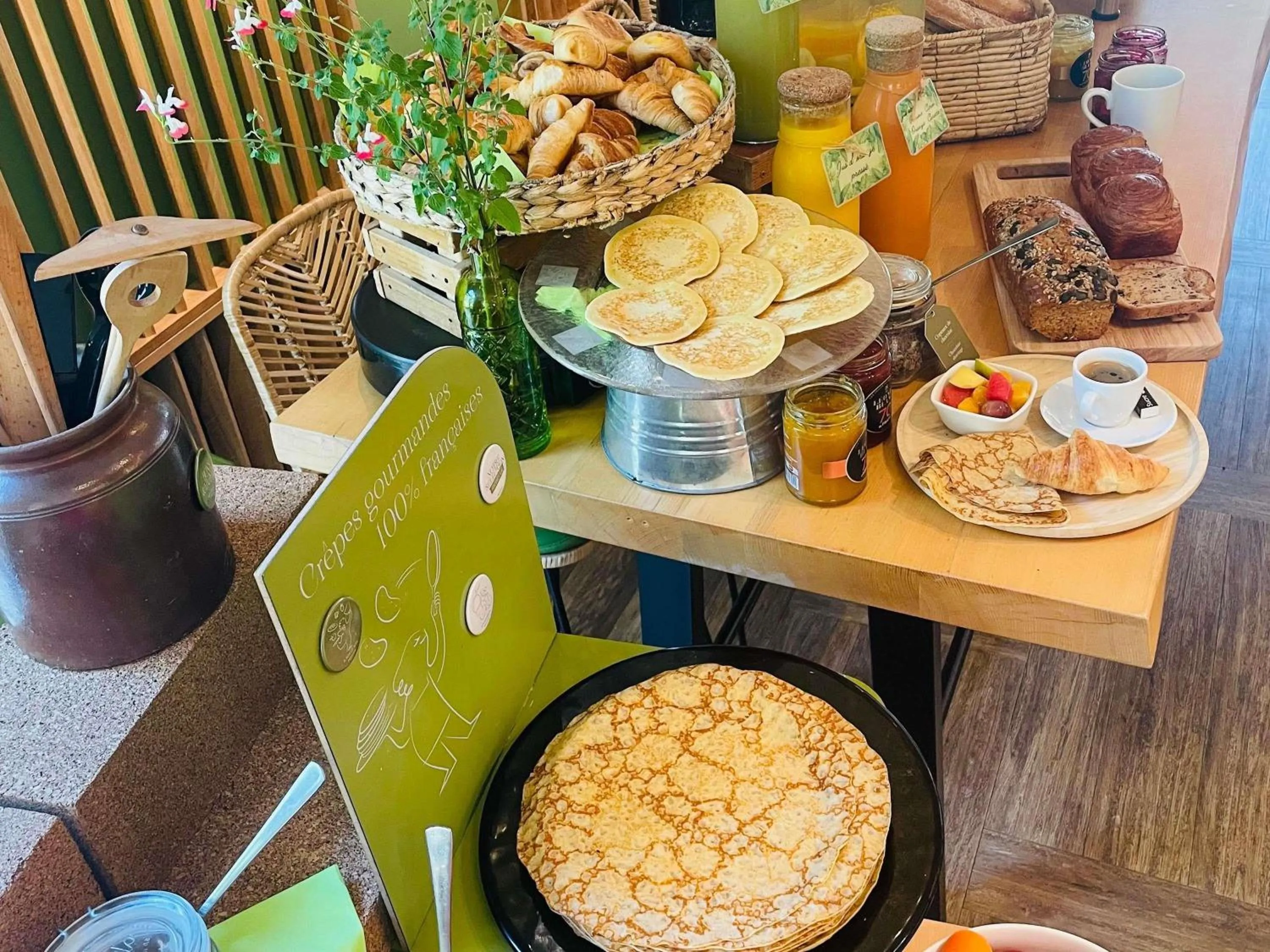 Restaurant/places to eat in Mercure Niort Marais Poitevin