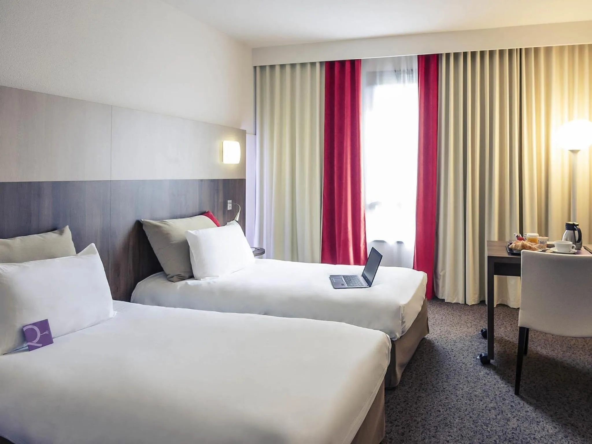 Bedroom, Bed in Mercure Niort Marais Poitevin