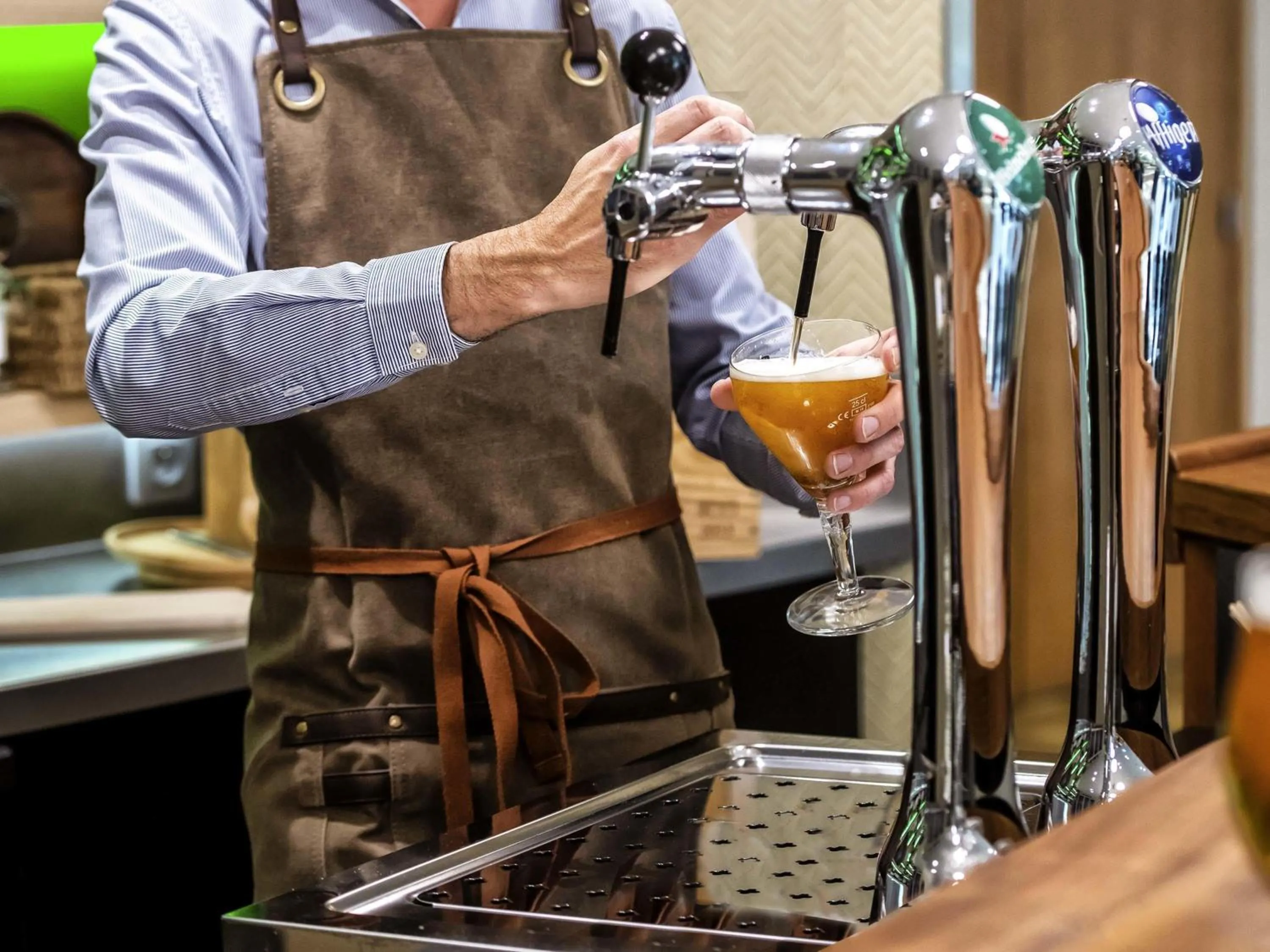 Lounge or bar in Mercure Niort Marais Poitevin