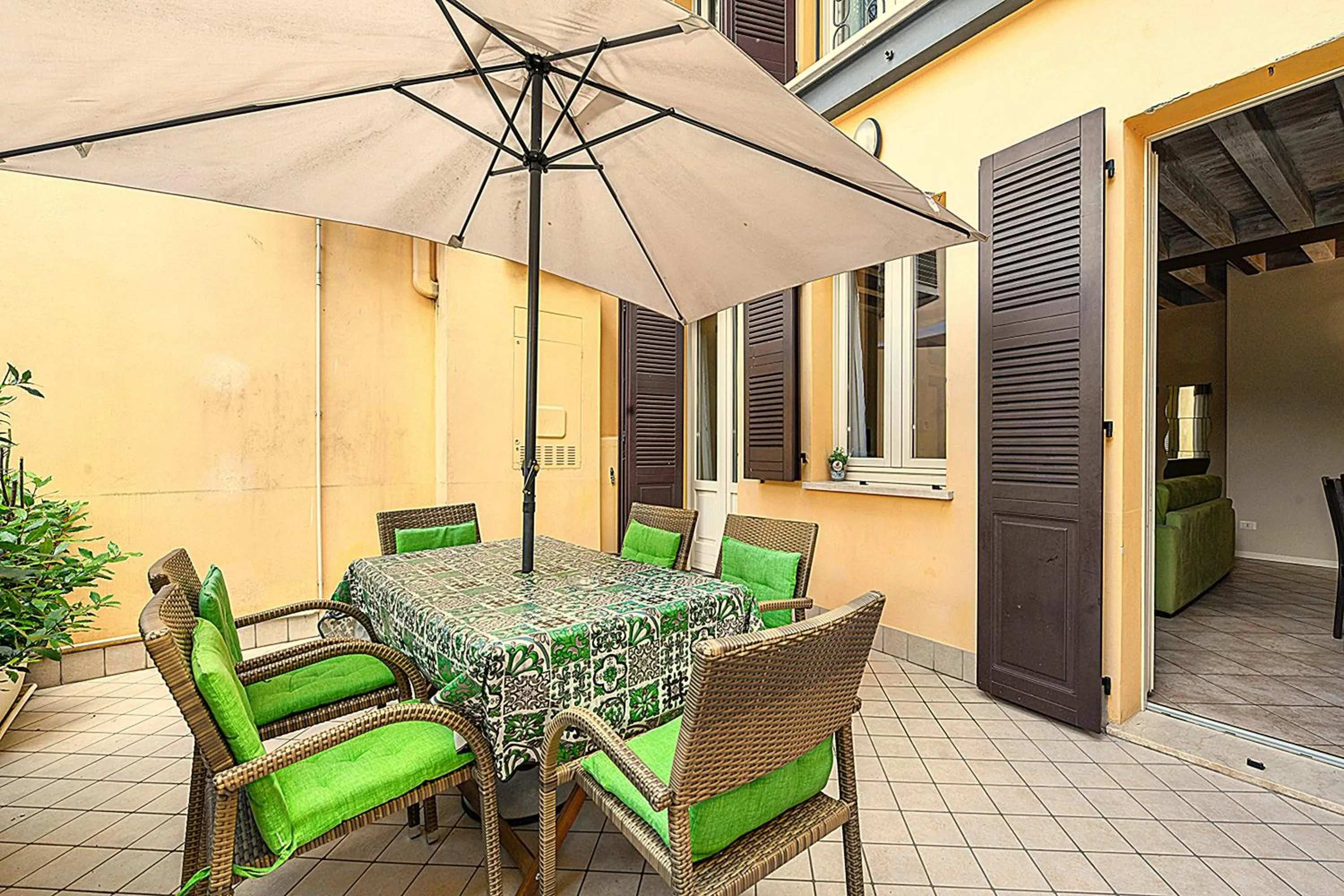 Balcony/Terrace in Flowers Apartments