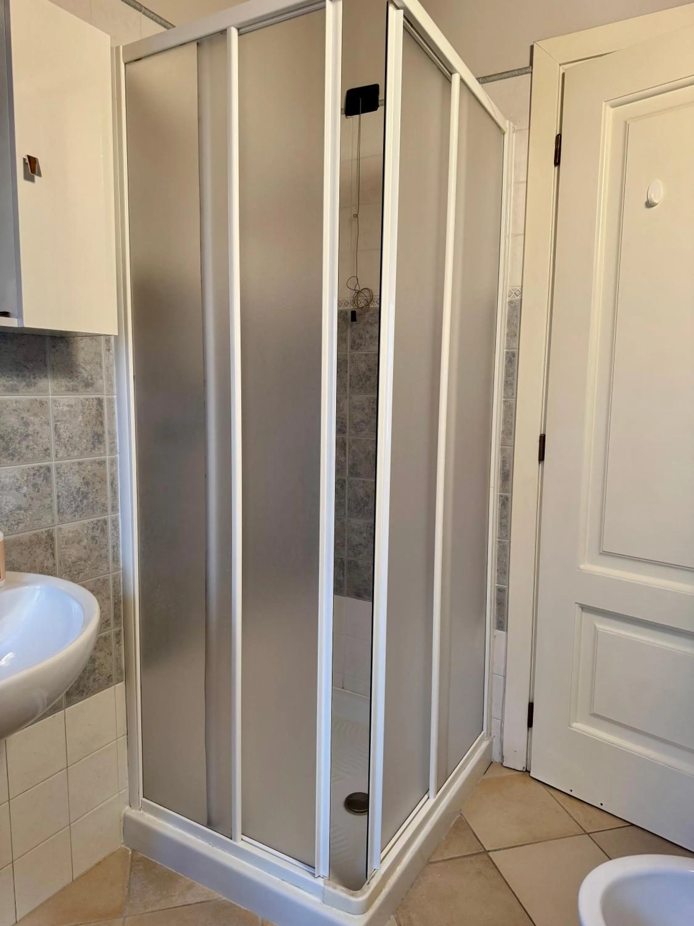 Shower in Flowers Apartments