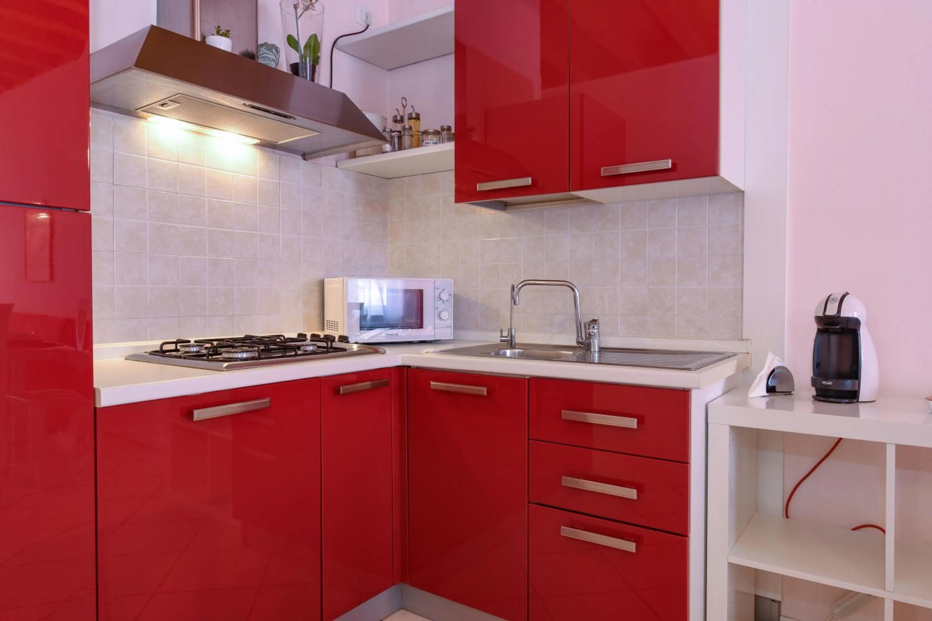 microwave in Flowers Apartments