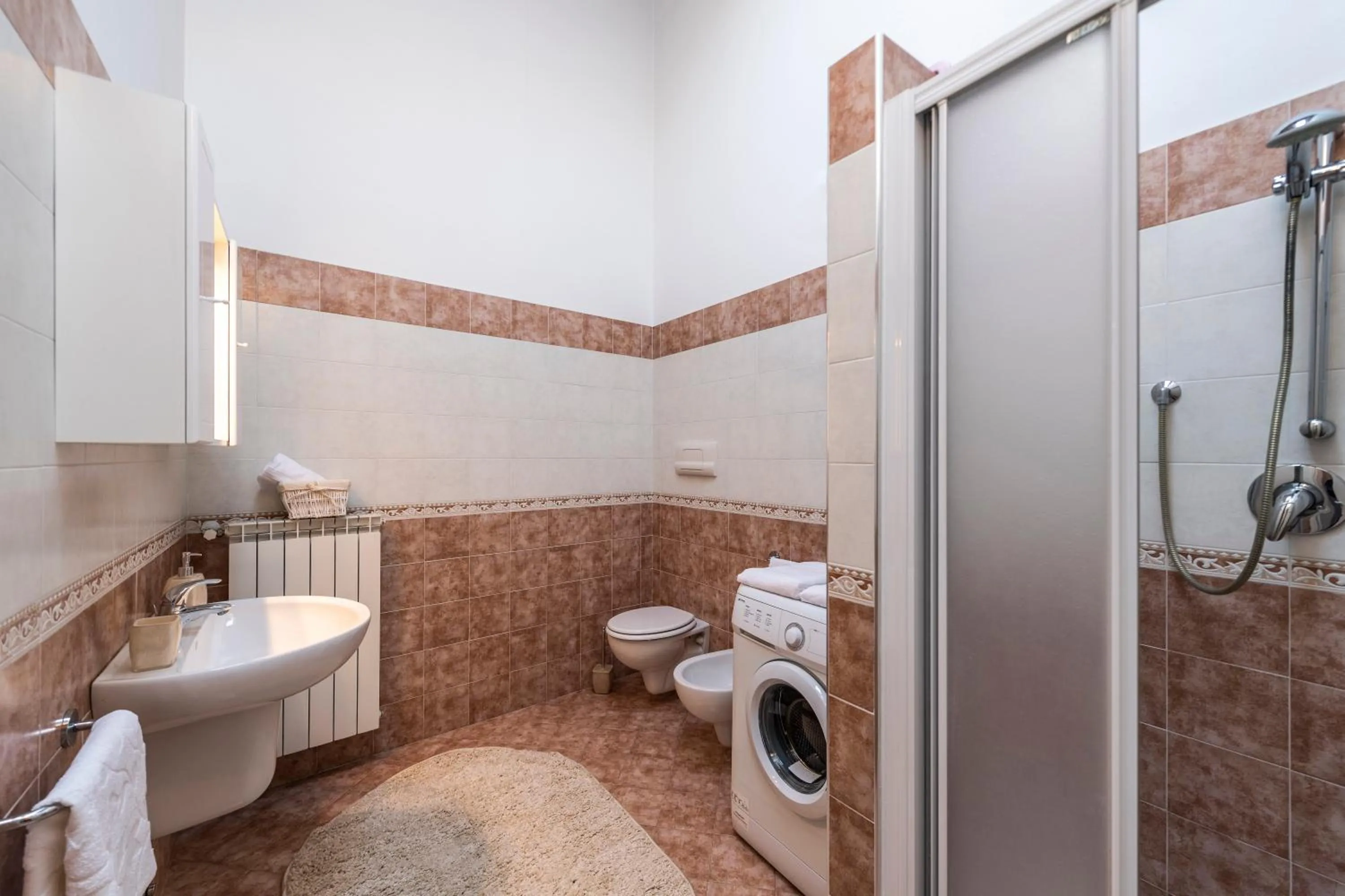 Shower in Flowers Apartments