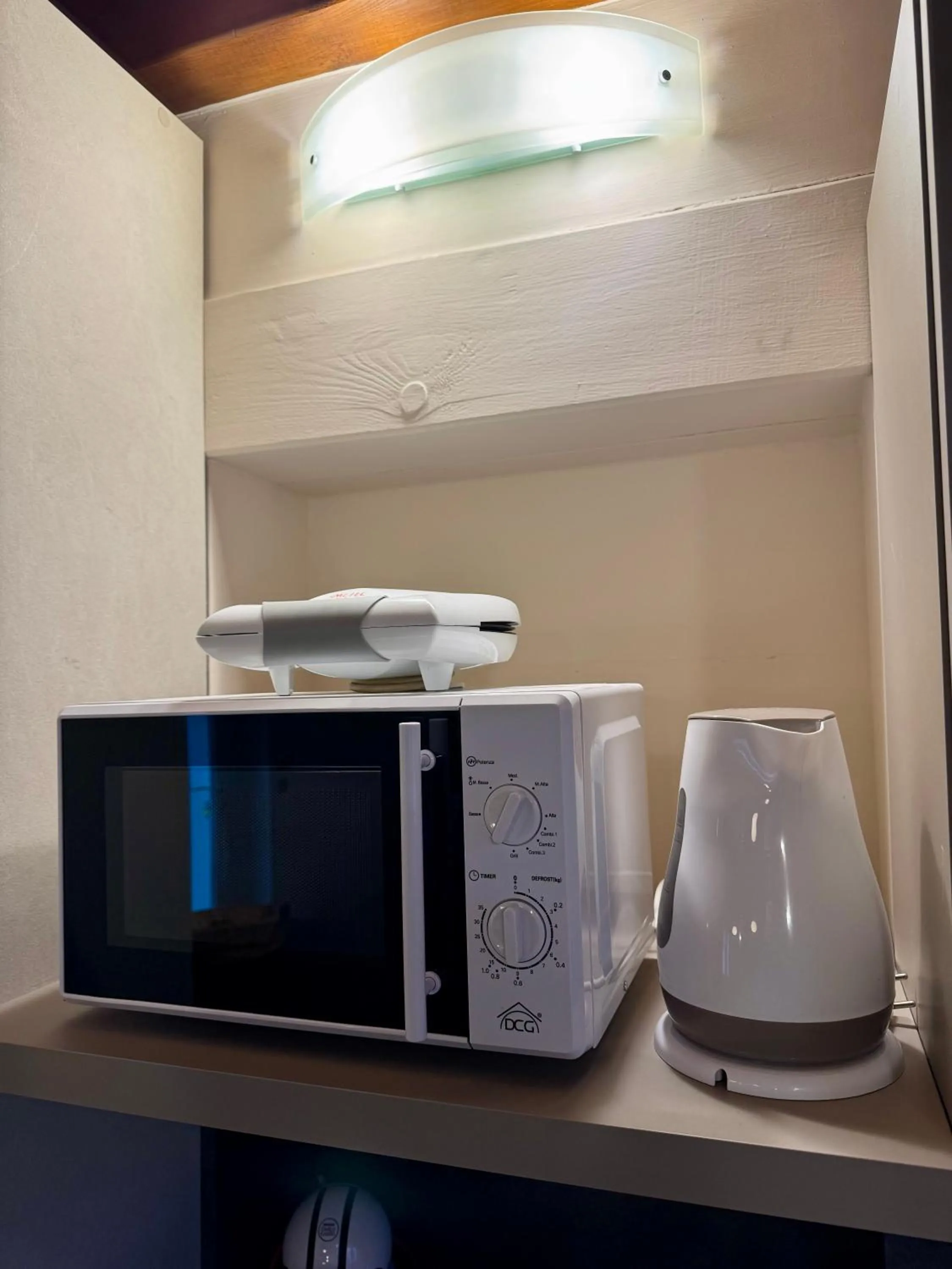 microwave in Flowers Apartments