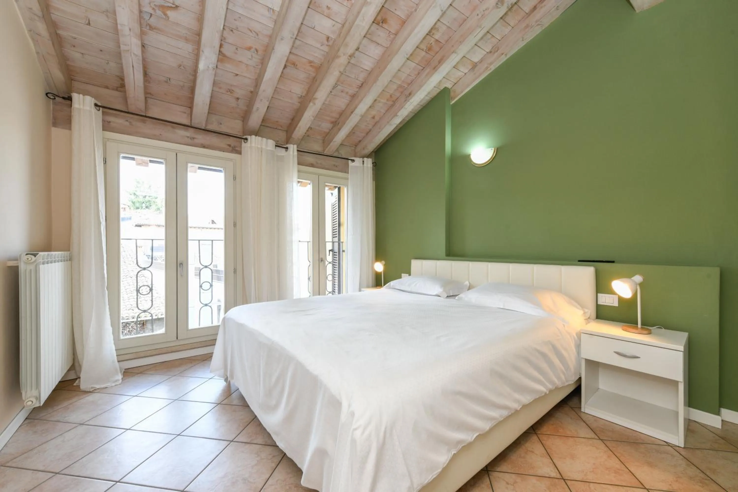 Photo of the whole room, Bed in Flowers Apartments