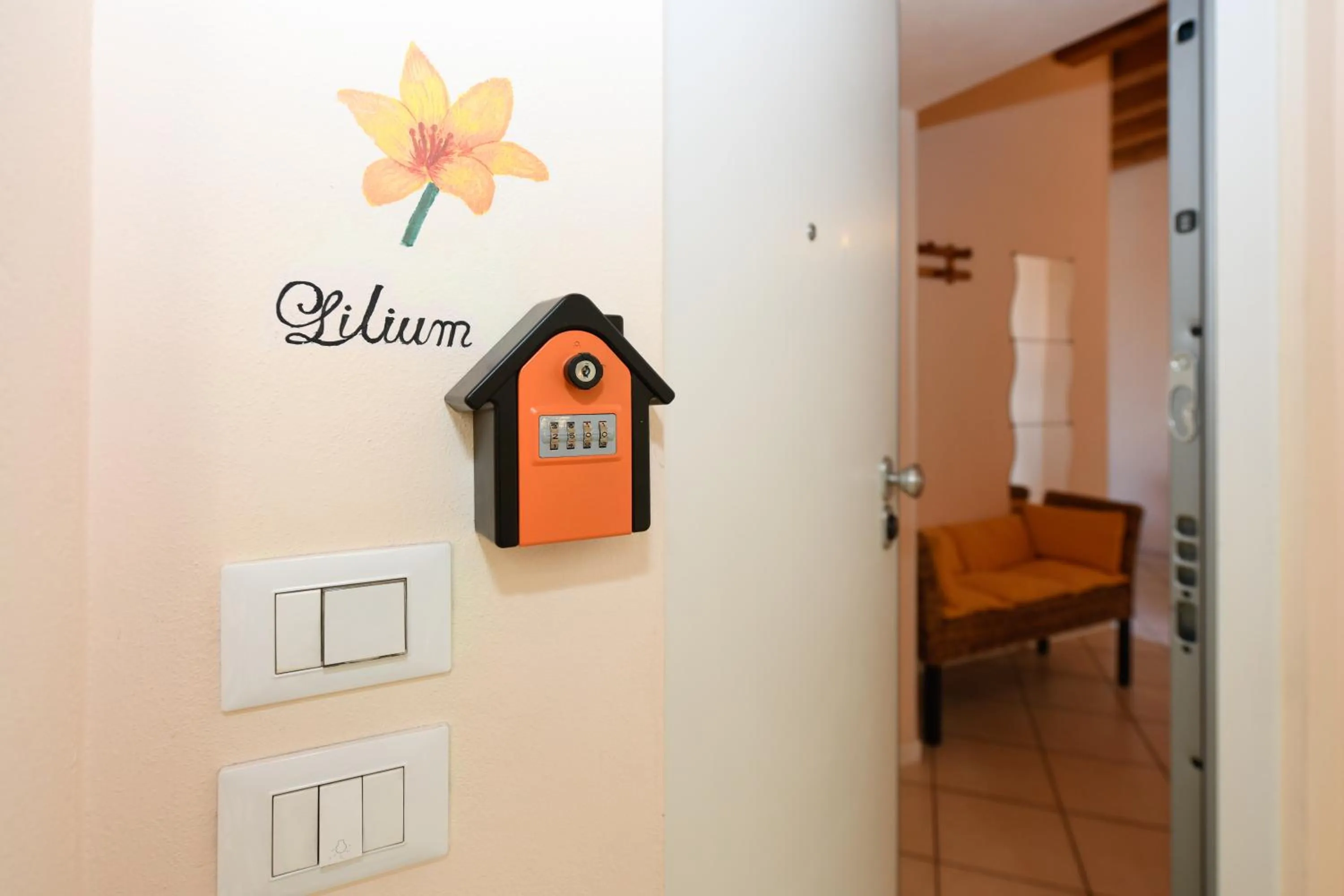 Logo/Certificate/Sign in Flowers Apartments