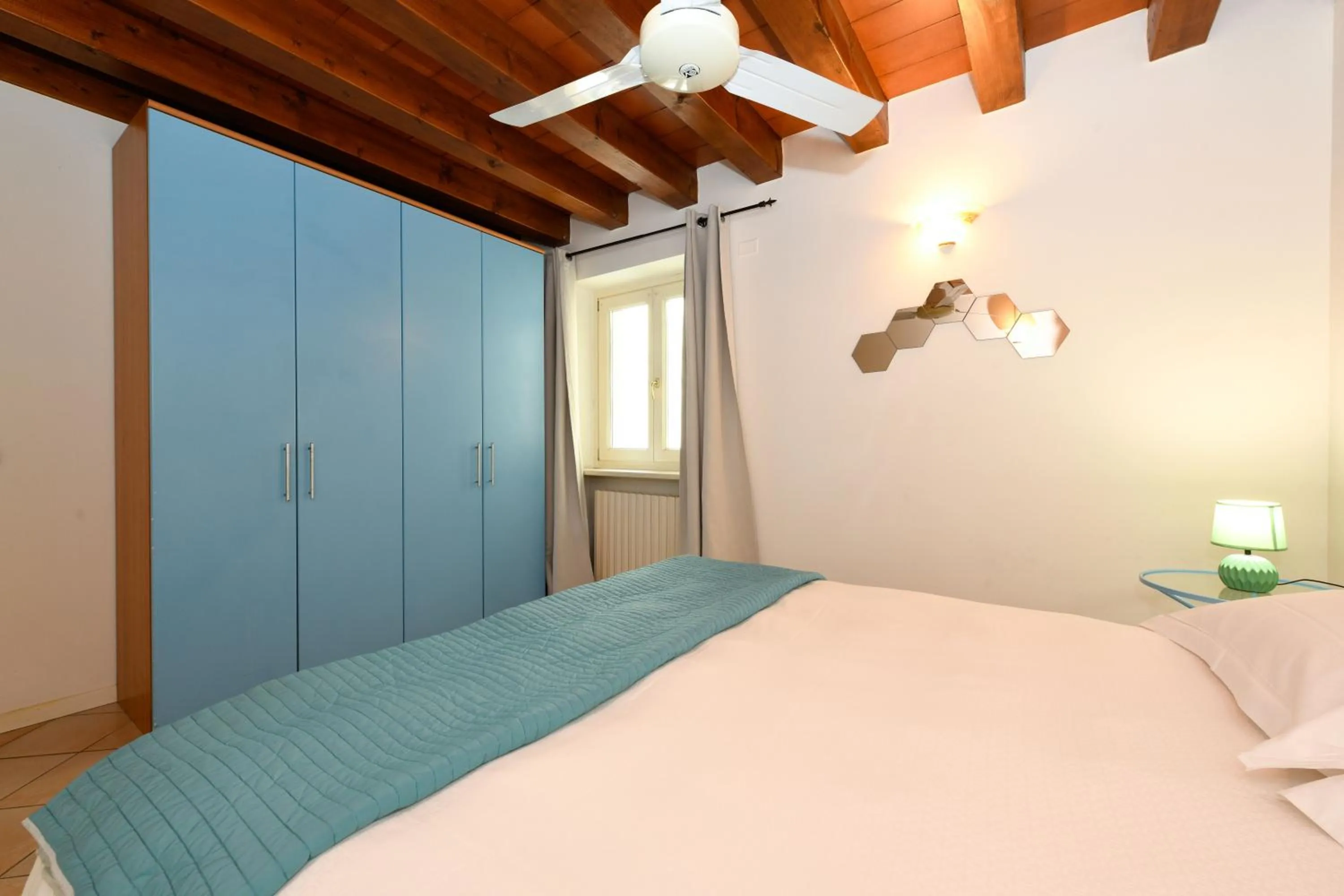 Inner courtyard view, Bed in Flowers Apartments